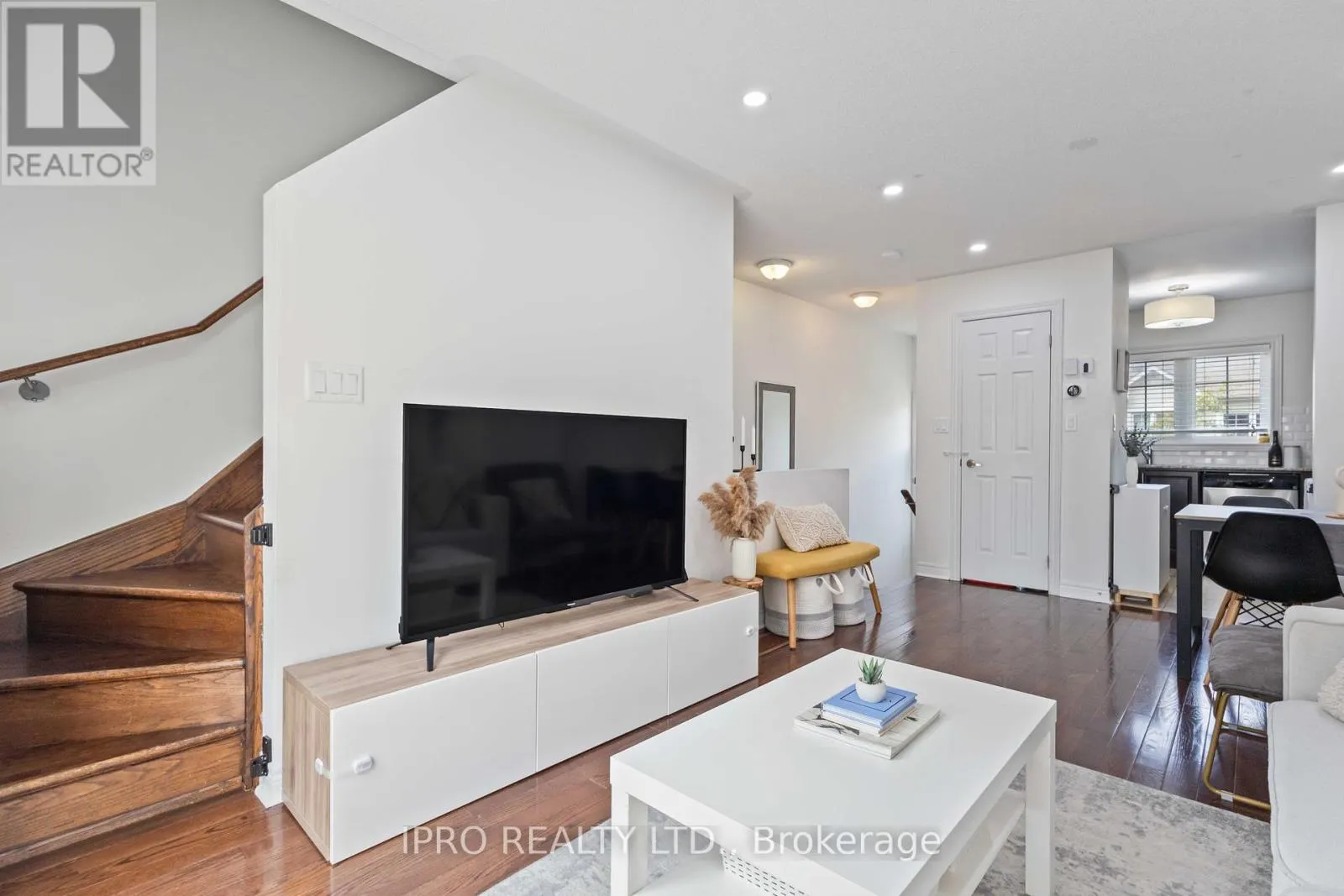 12 COOPERAGE LANE SW