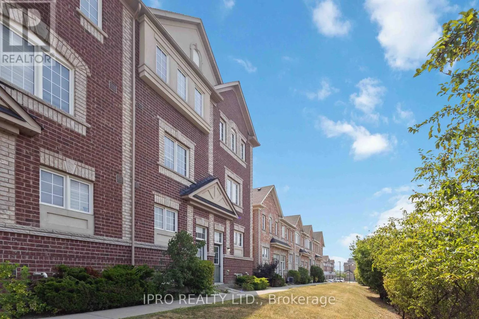 12 COOPERAGE LANE SW