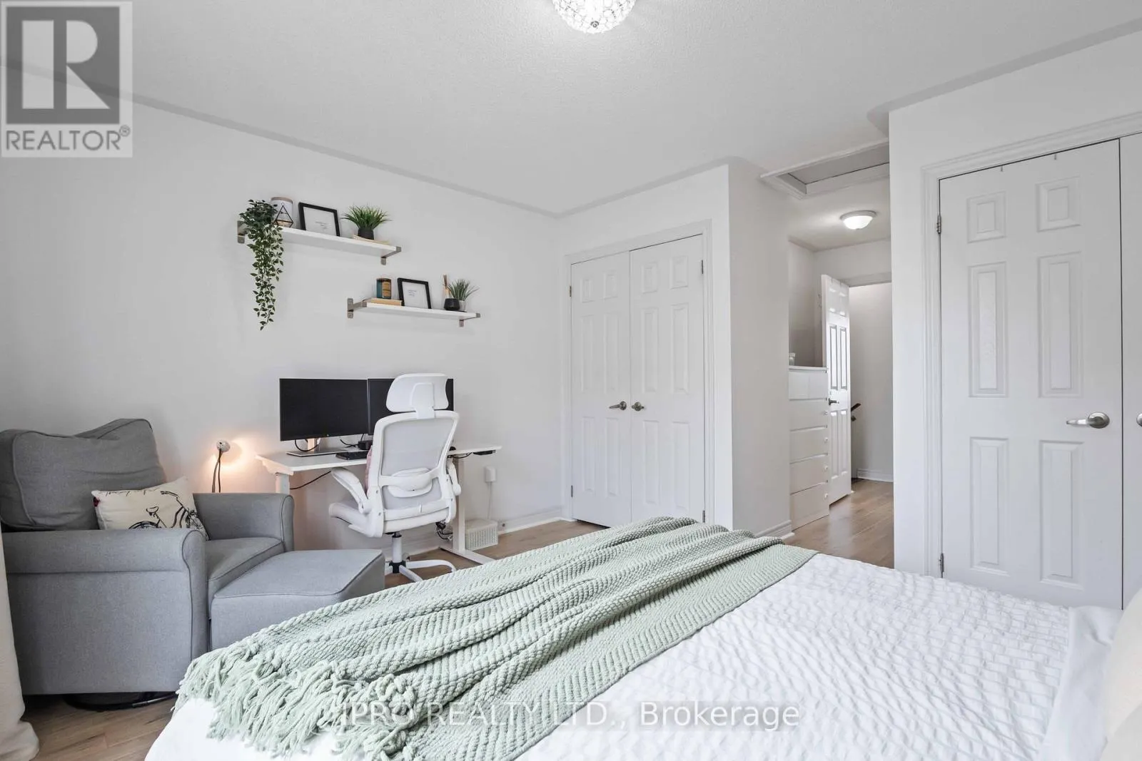 12 COOPERAGE LANE SW