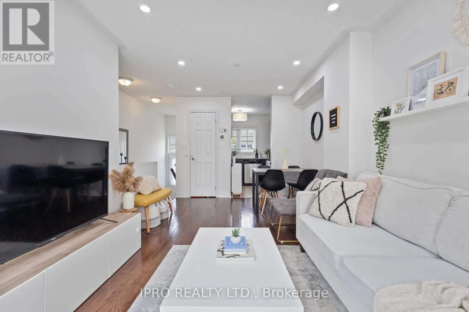 12 COOPERAGE LANE SW