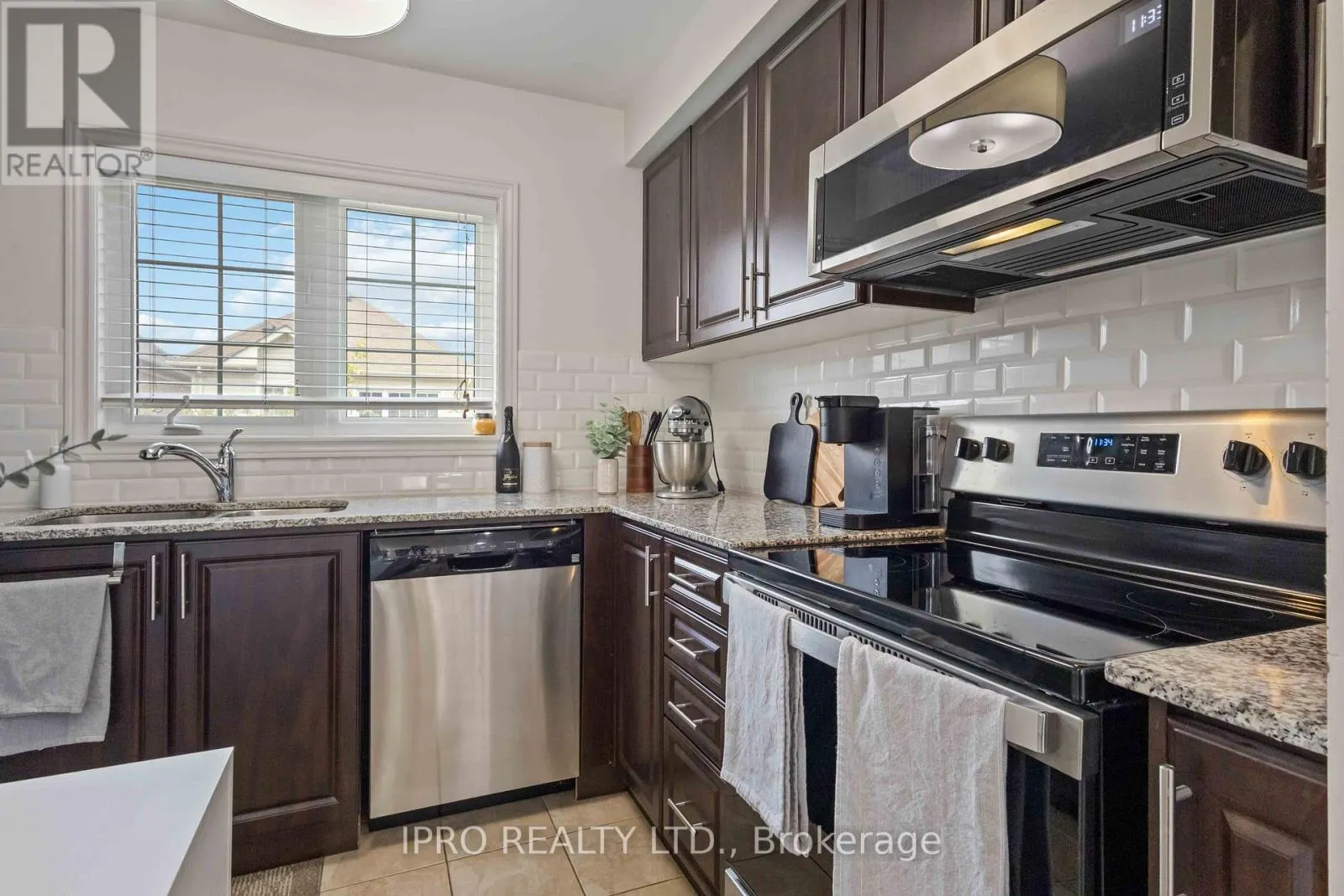 12 COOPERAGE LANE SW
