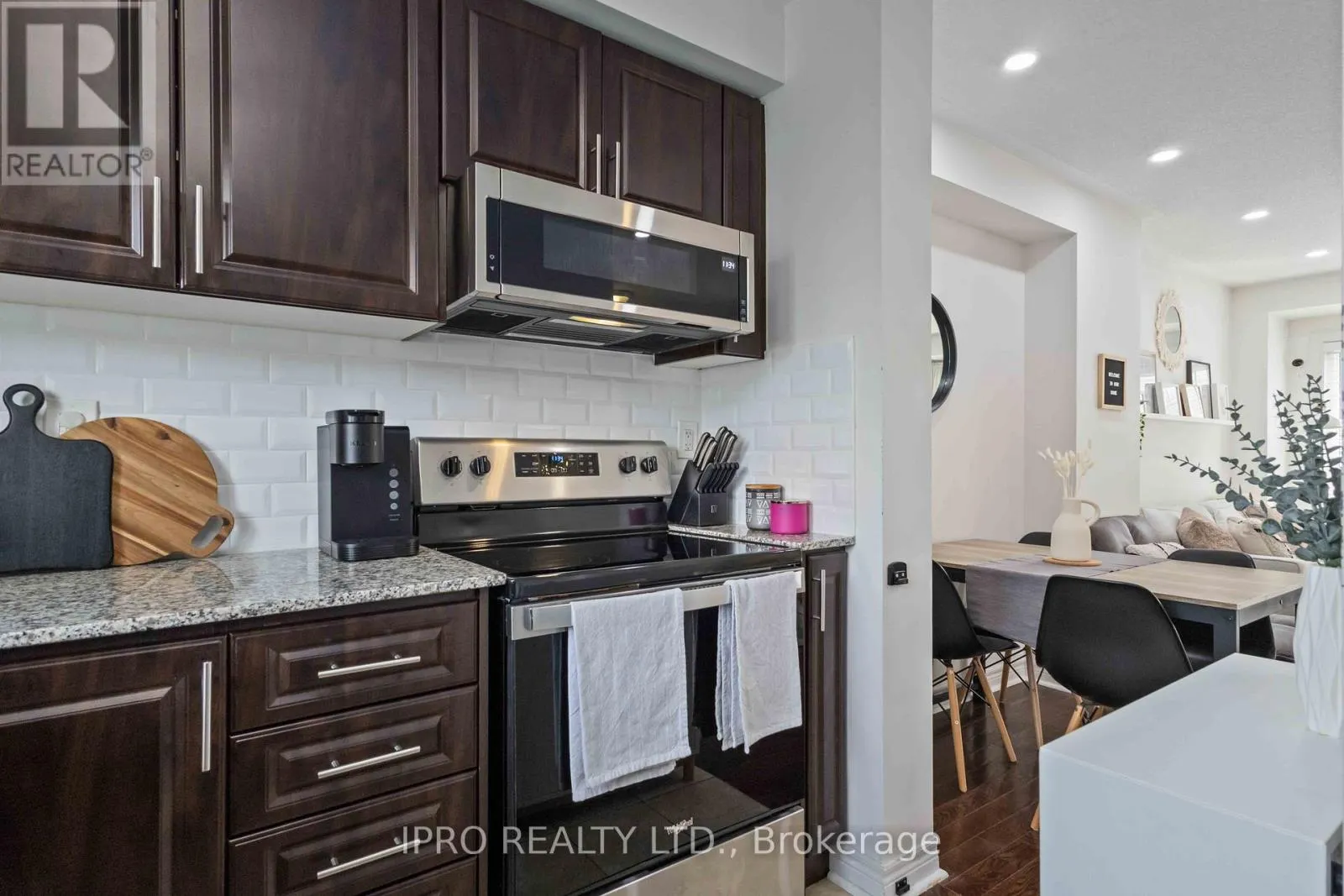 12 COOPERAGE LANE SW