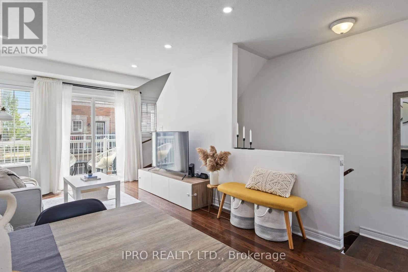 12 COOPERAGE LANE SW