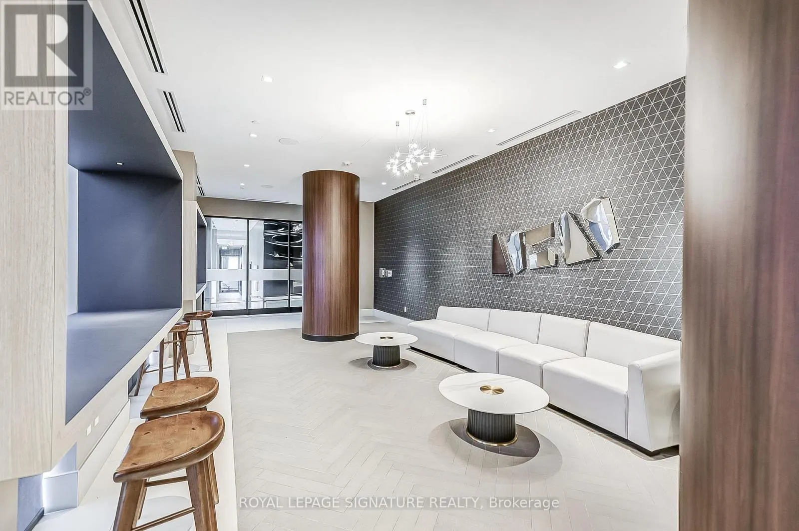 716 - 2550 SIMCOE STREET N