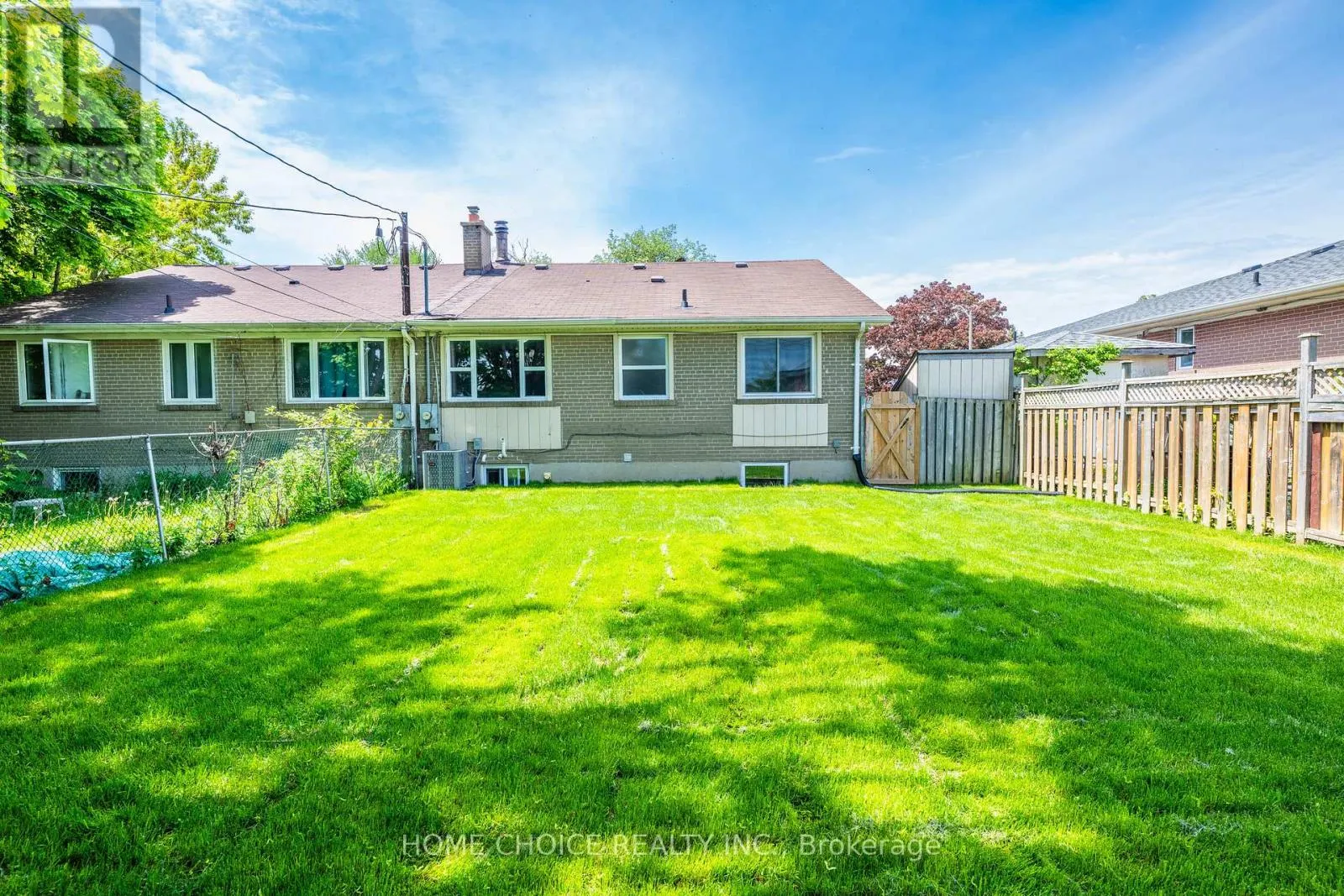 11 THORNCROFT CRESCENT