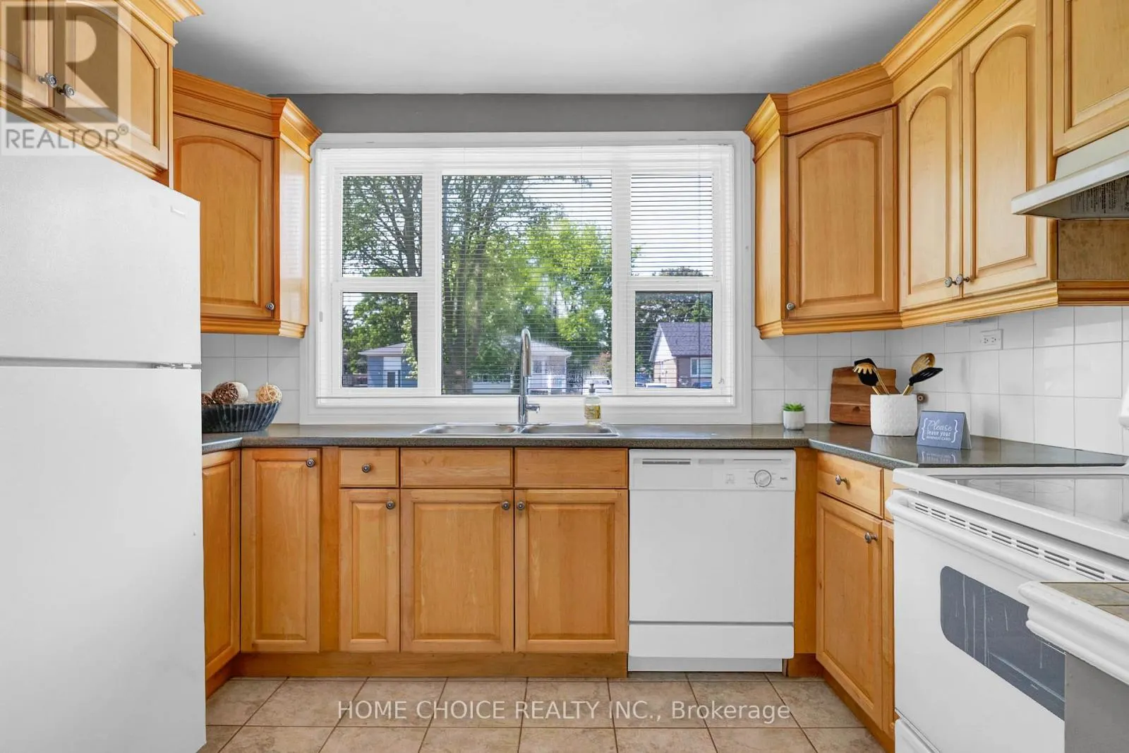 11 THORNCROFT CRESCENT