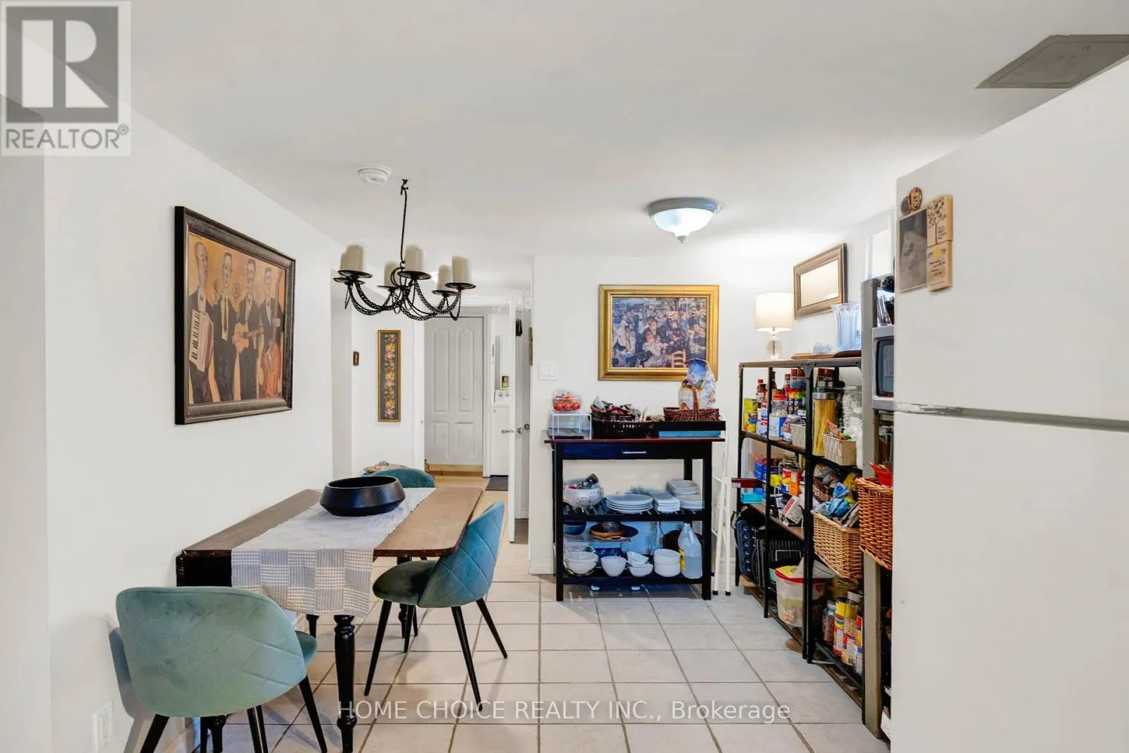 11 THORNCROFT CRESCENT