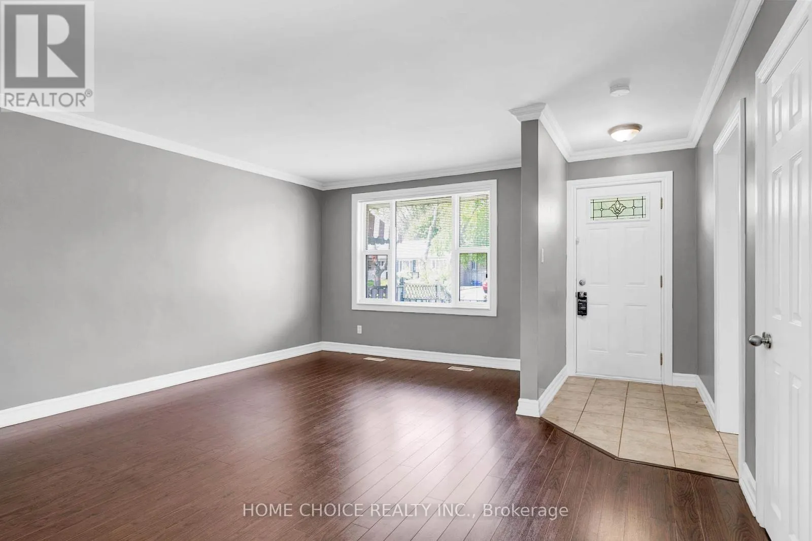 11 THORNCROFT CRESCENT