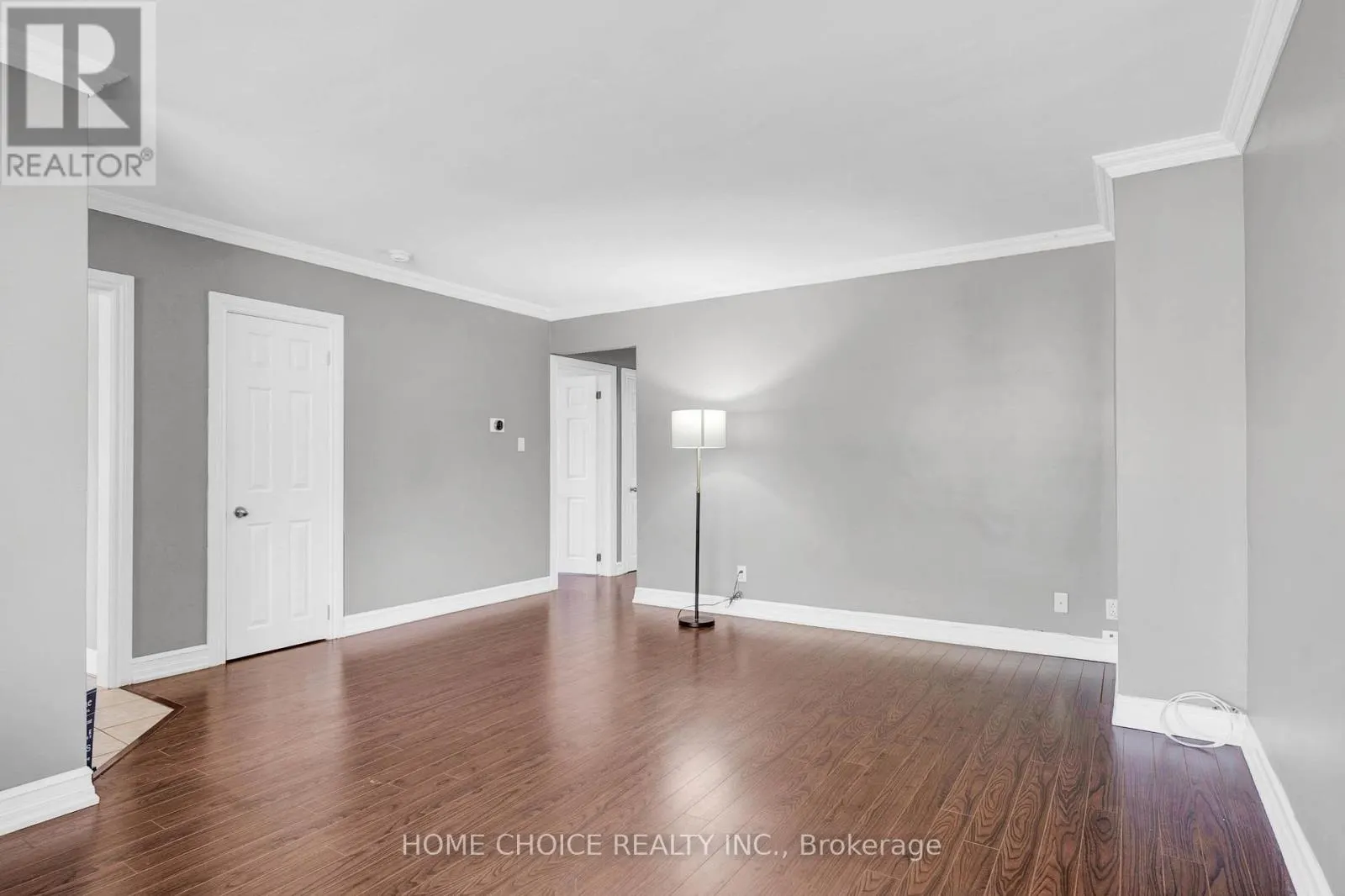 11 THORNCROFT CRESCENT