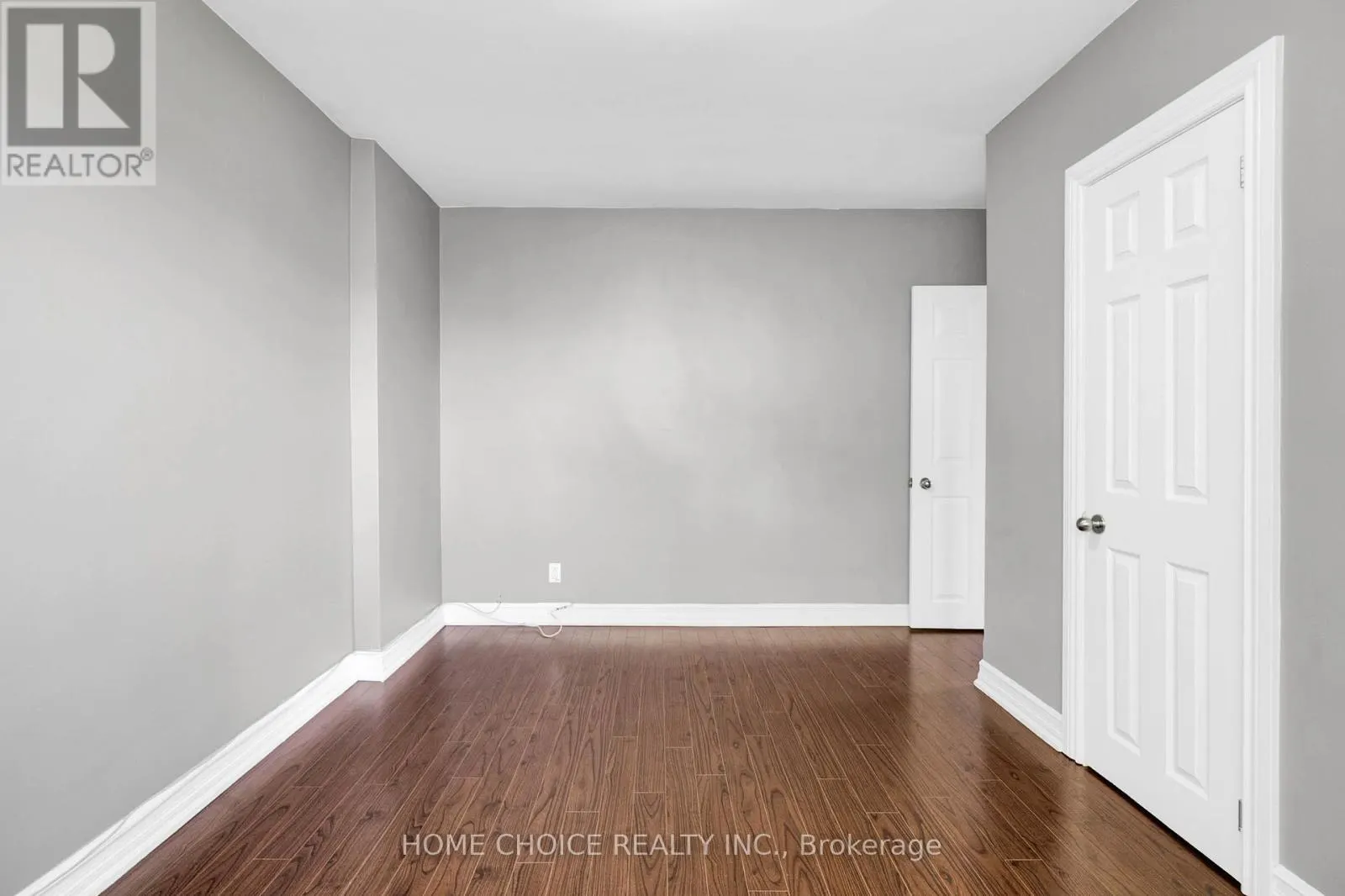11 THORNCROFT CRESCENT