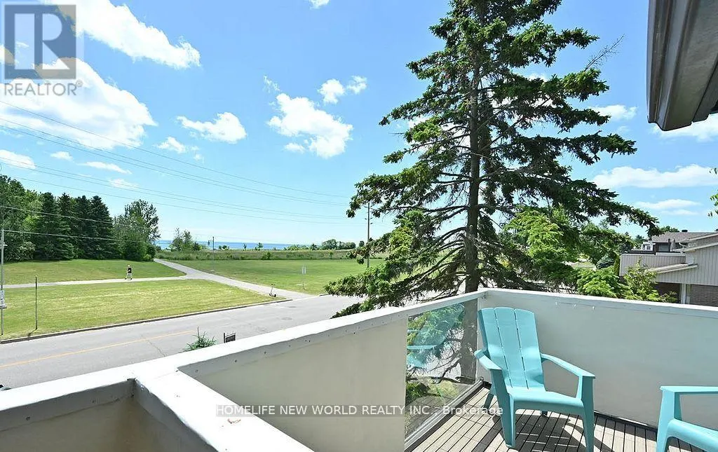 58 LAKE DRIVEWAY E