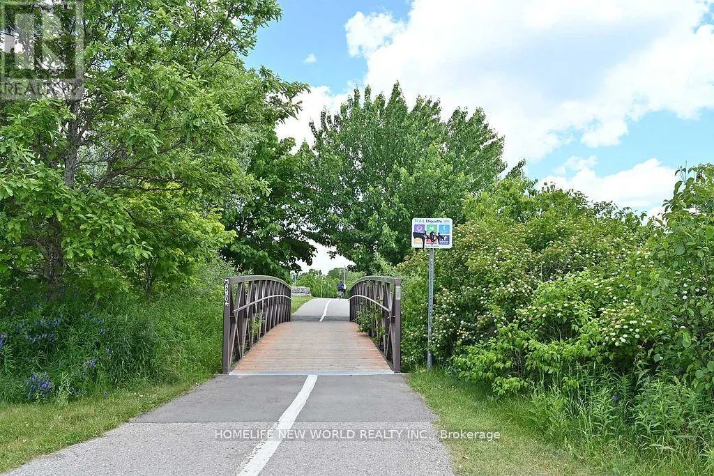 58 LAKE DRIVEWAY E