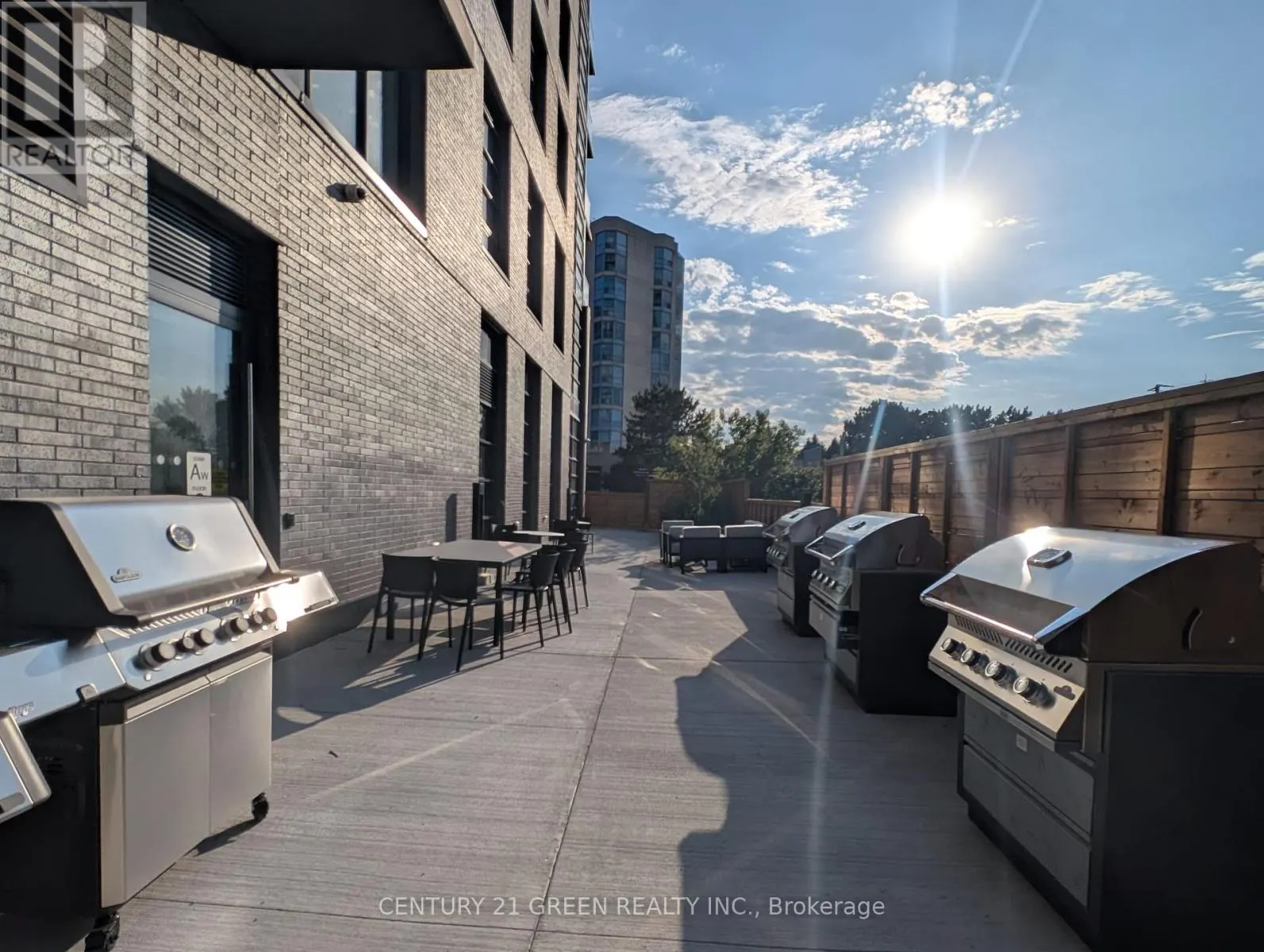 323C - 1612 CHARLES STREET