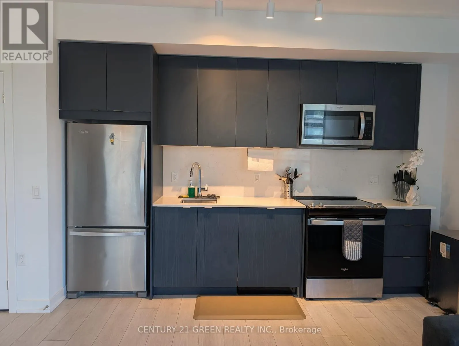323C - 1612 CHARLES STREET