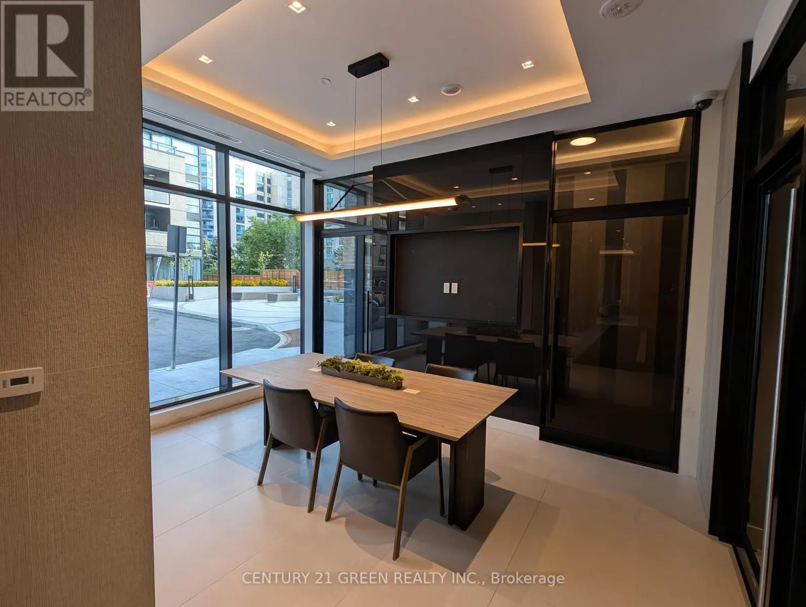 323C - 1612 CHARLES STREET