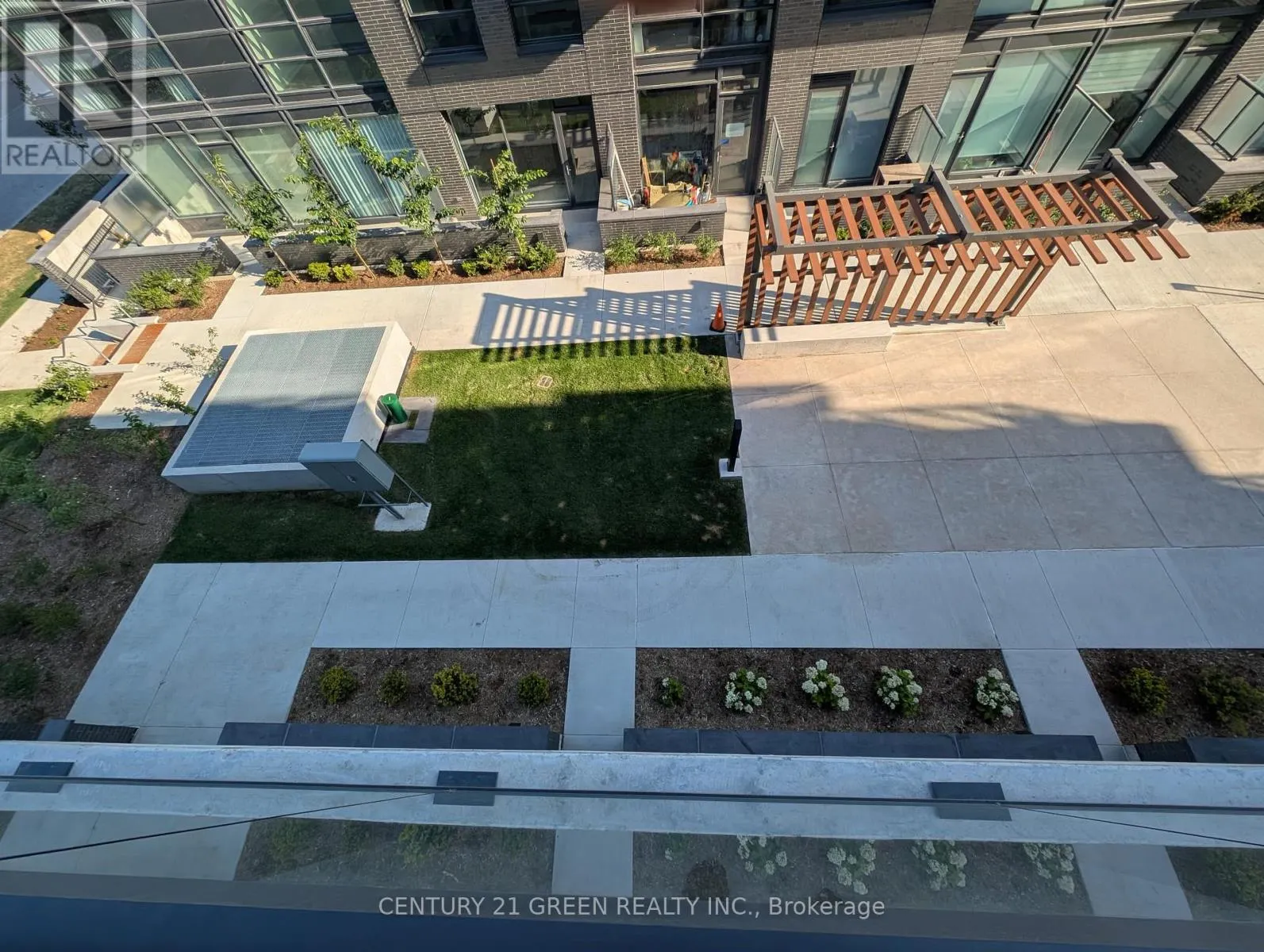 323C - 1612 CHARLES STREET