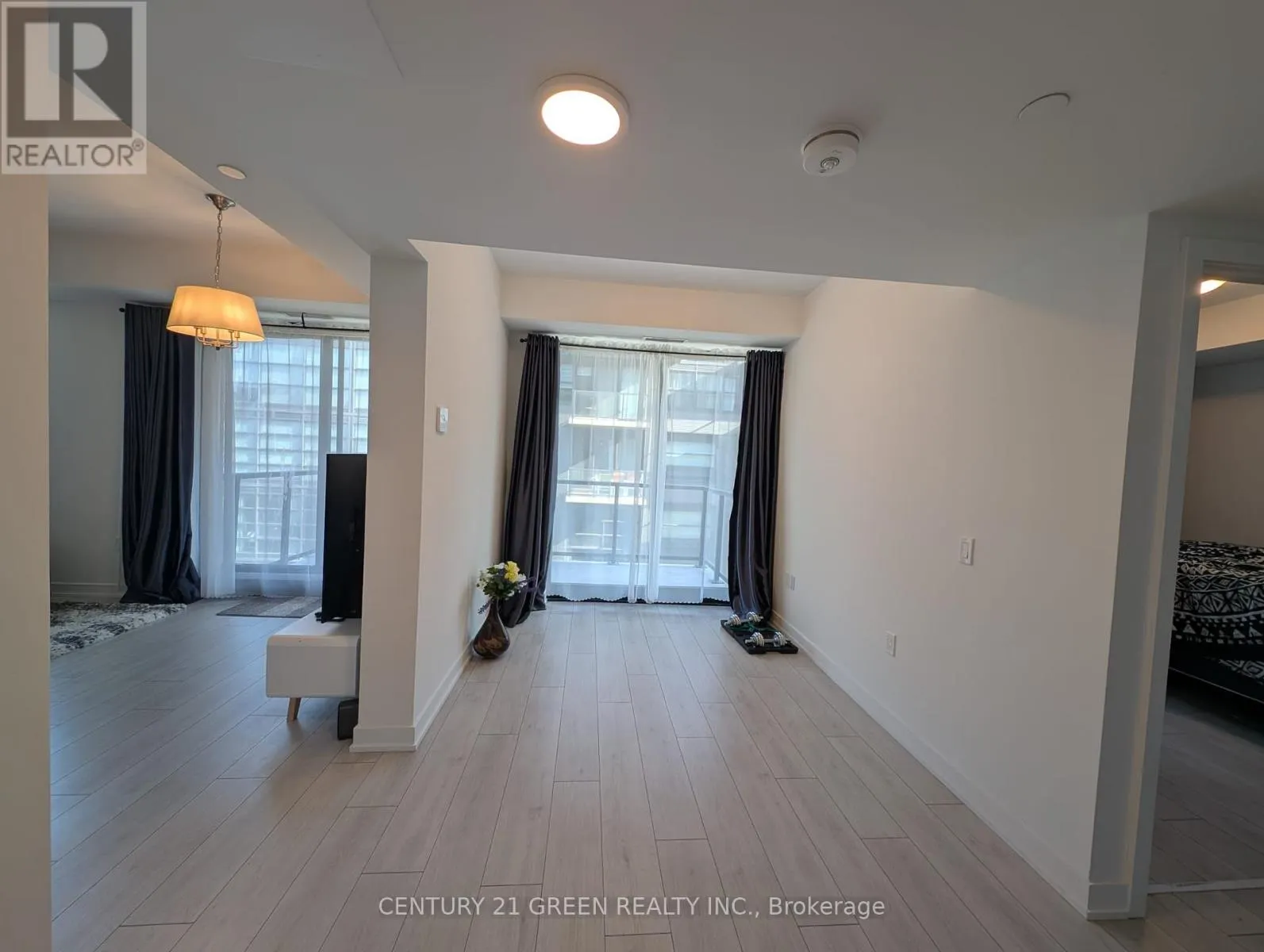 323C - 1612 CHARLES STREET