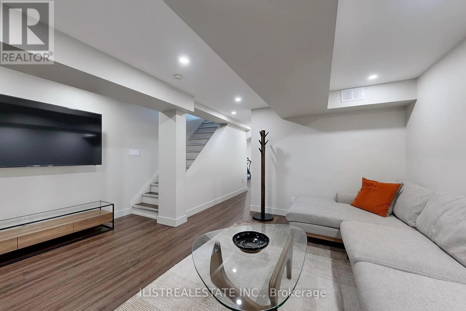 50 MOYNAHAN CRESCENT