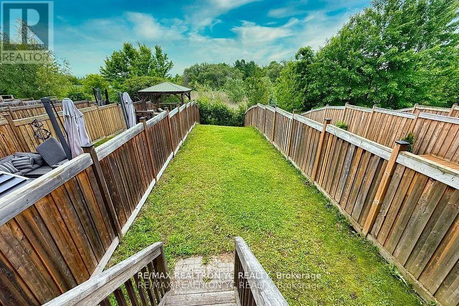 11 REEVESMERE LANE