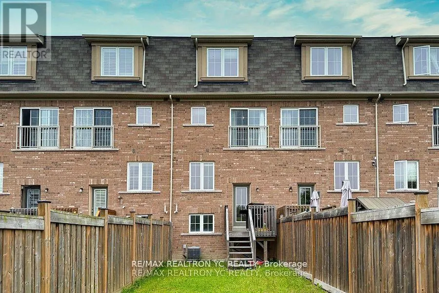11 REEVESMERE LANE