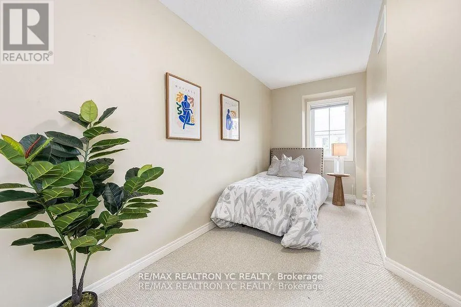 11 REEVESMERE LANE