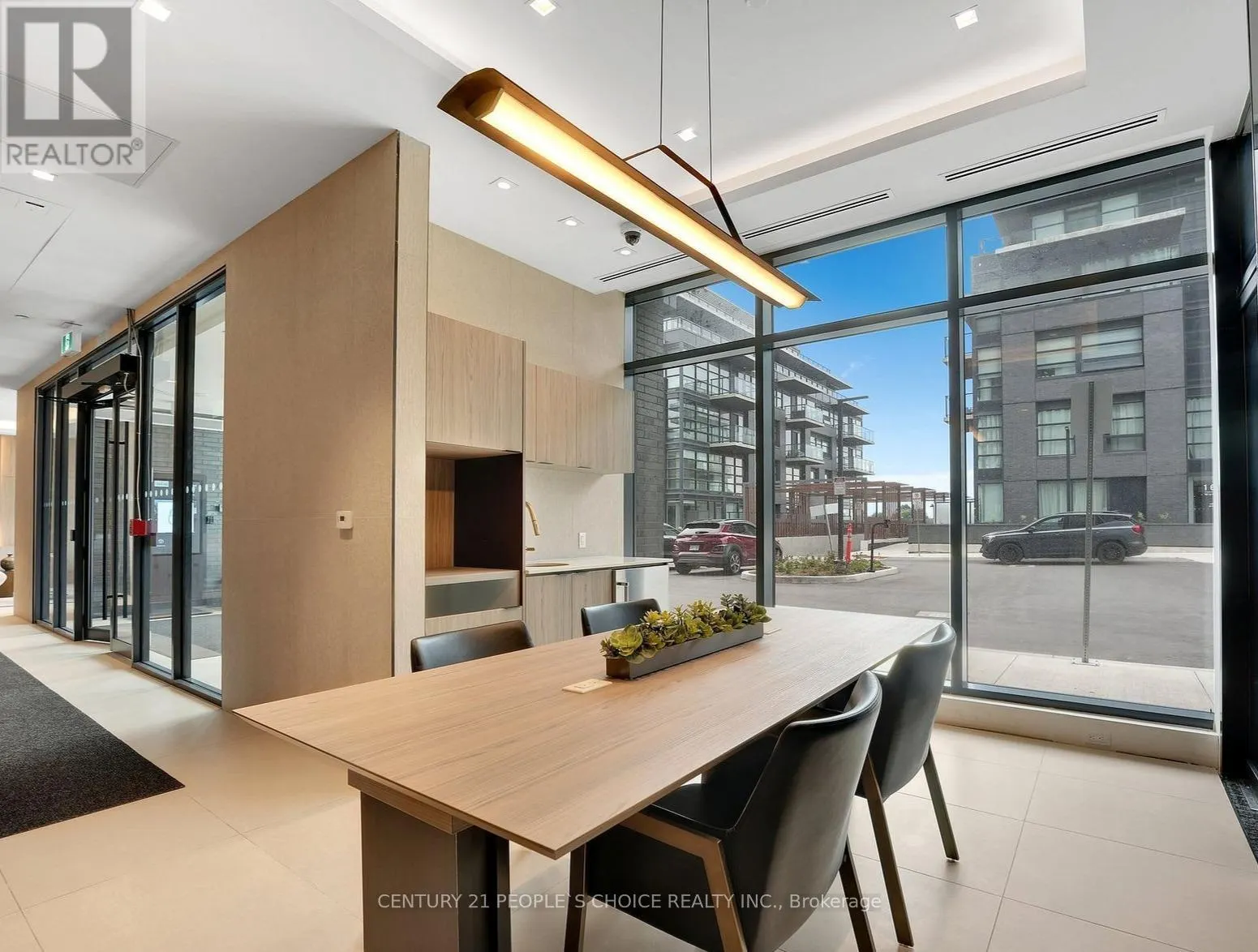 PH517 - 1614 CHARLES STREET