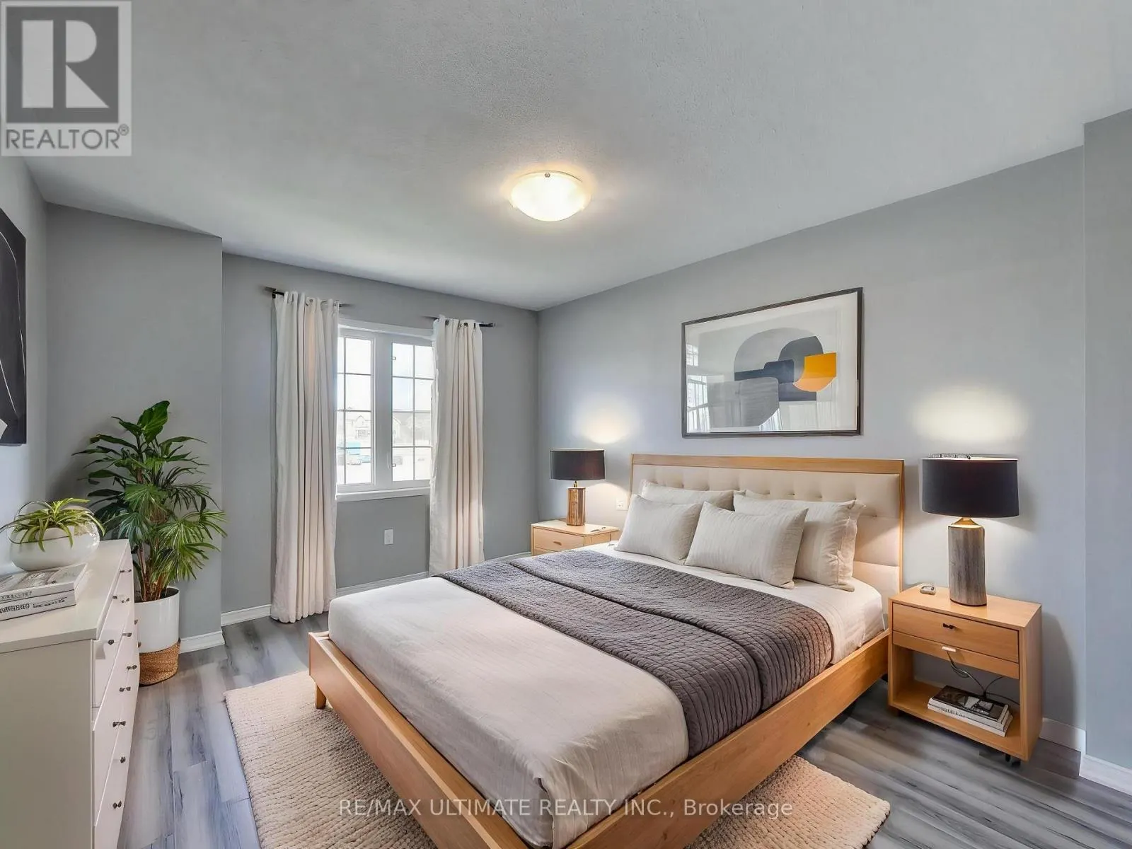 487 ROSSLAND ROAD E