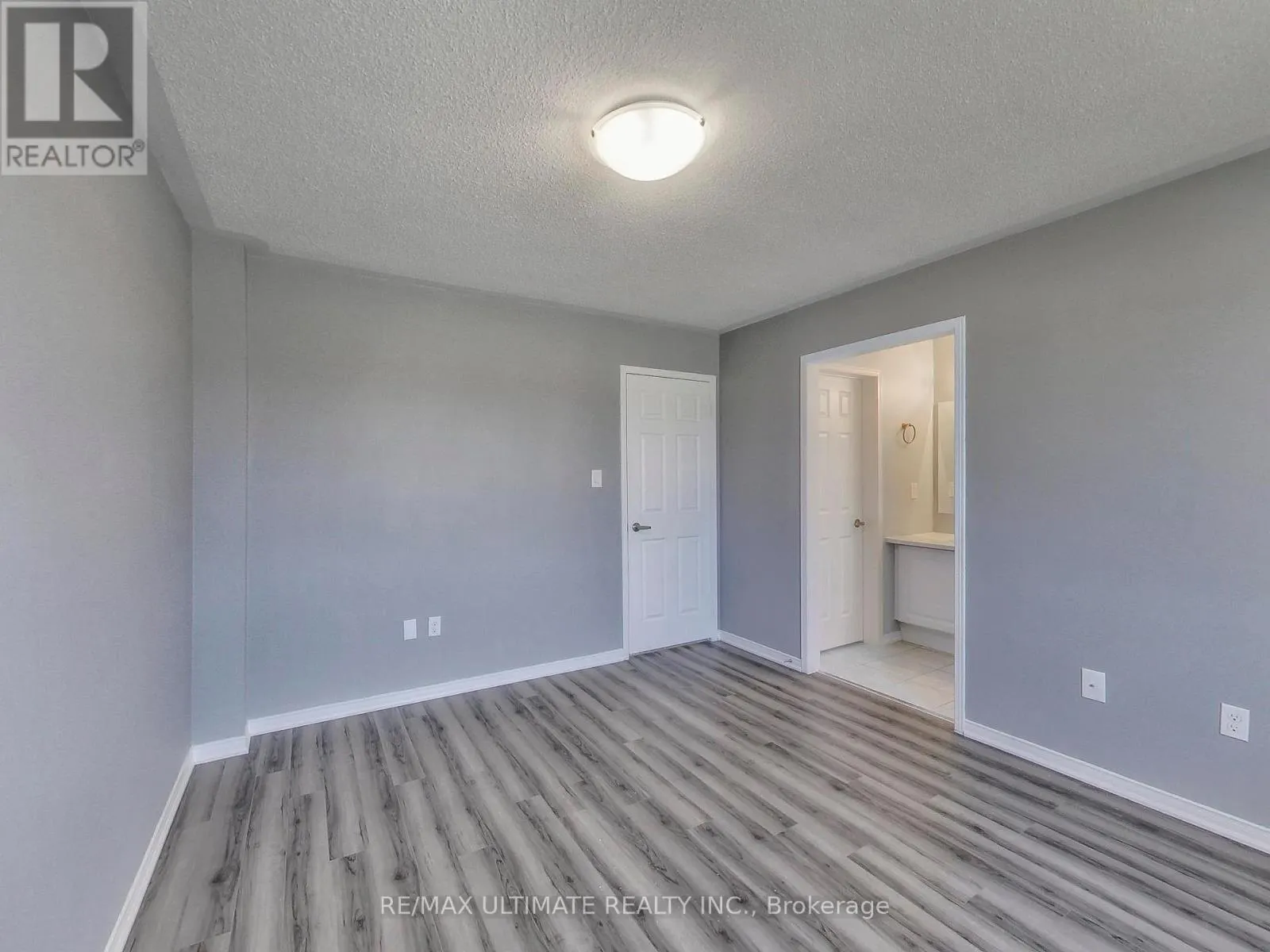 487 ROSSLAND ROAD E