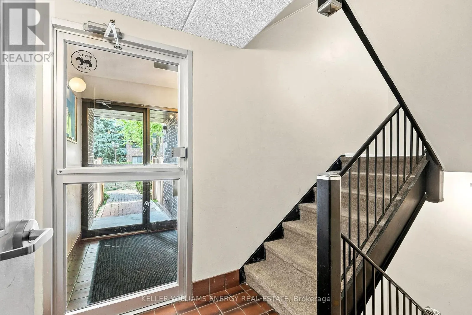 1 - 43 TAUNTON ROAD E, #1