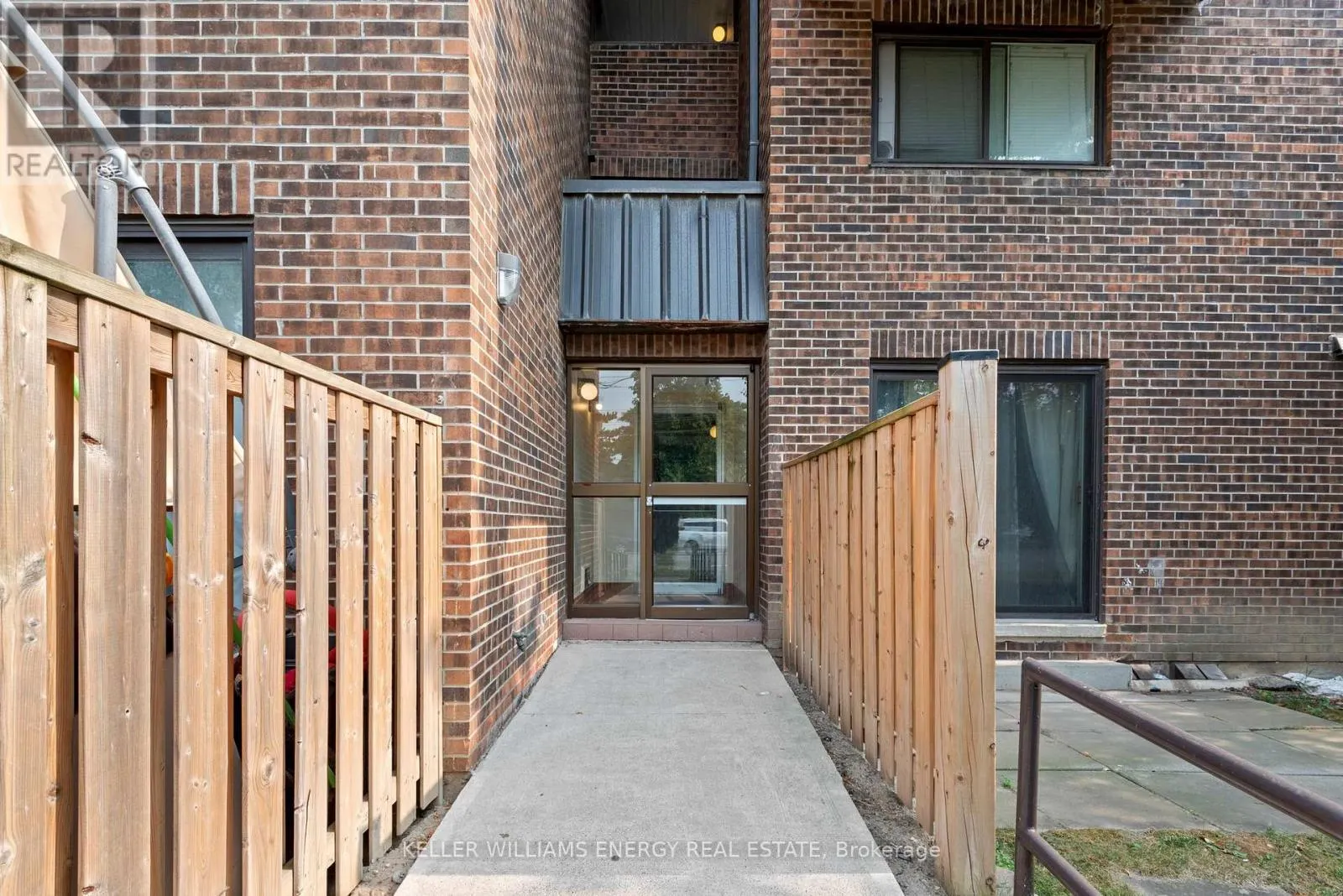 1 - 43 TAUNTON ROAD E, #1