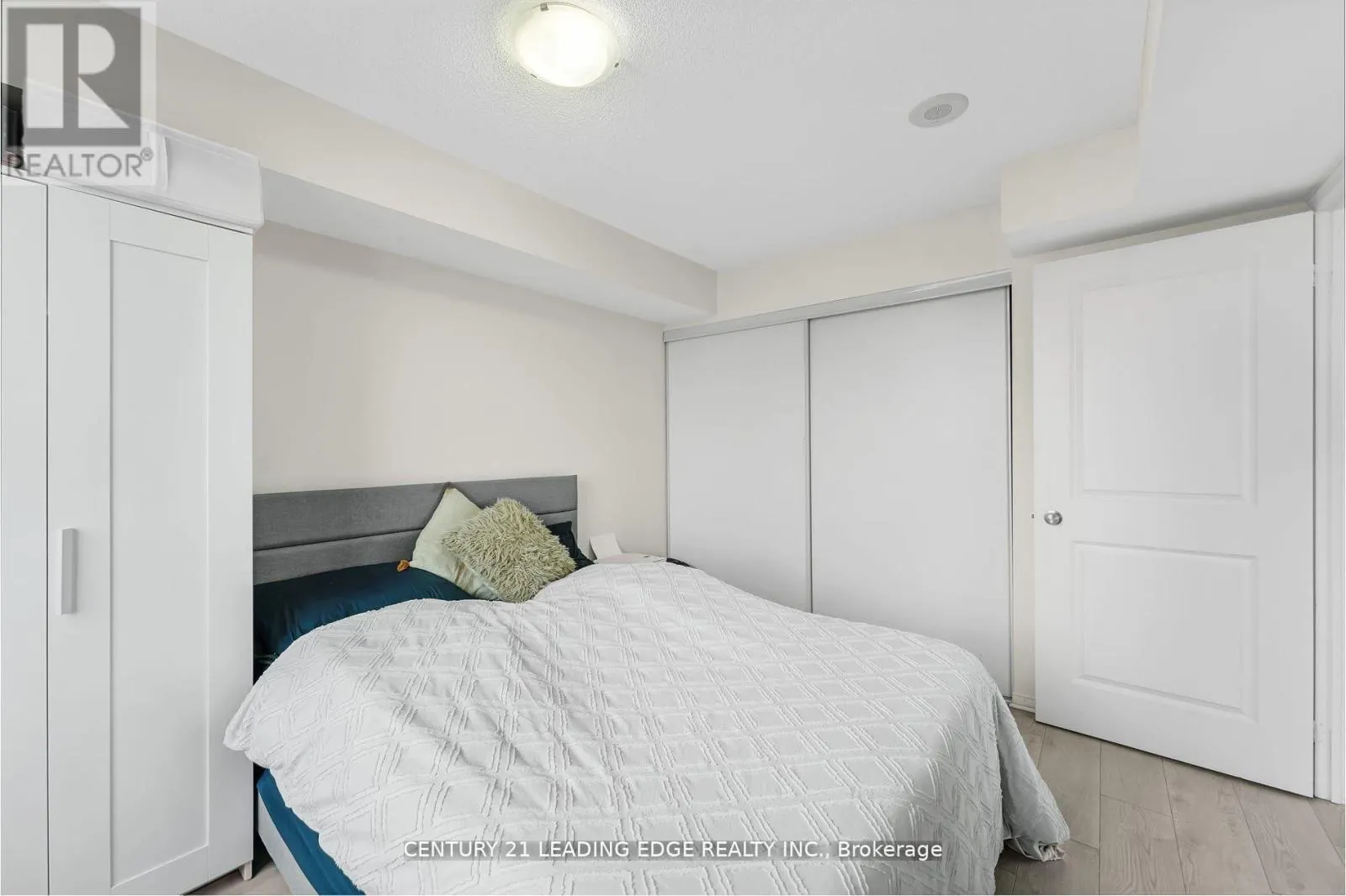 9C - 8 ROSEBANK DRIVE