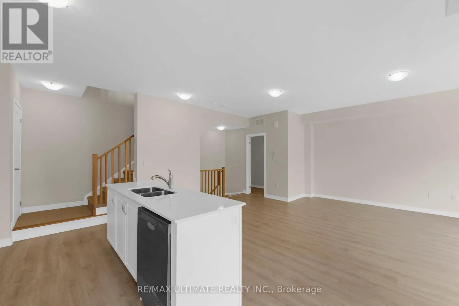1310 - 1695 DERSAN STREET