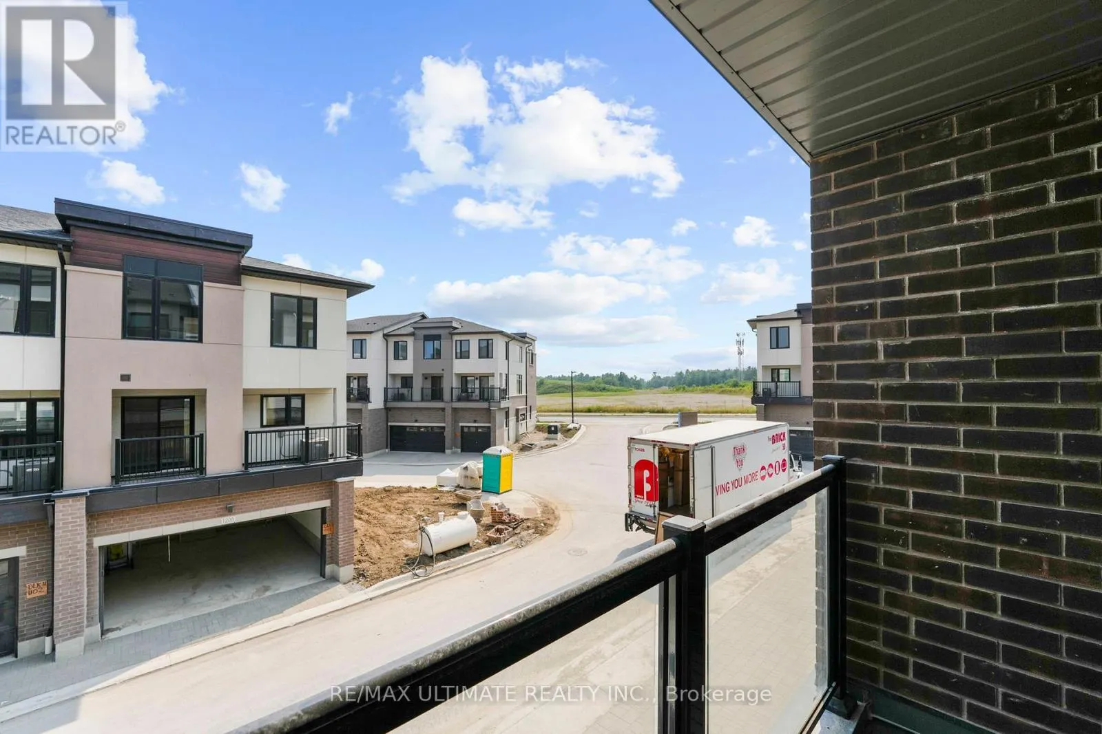 1310 - 1695 DERSAN STREET