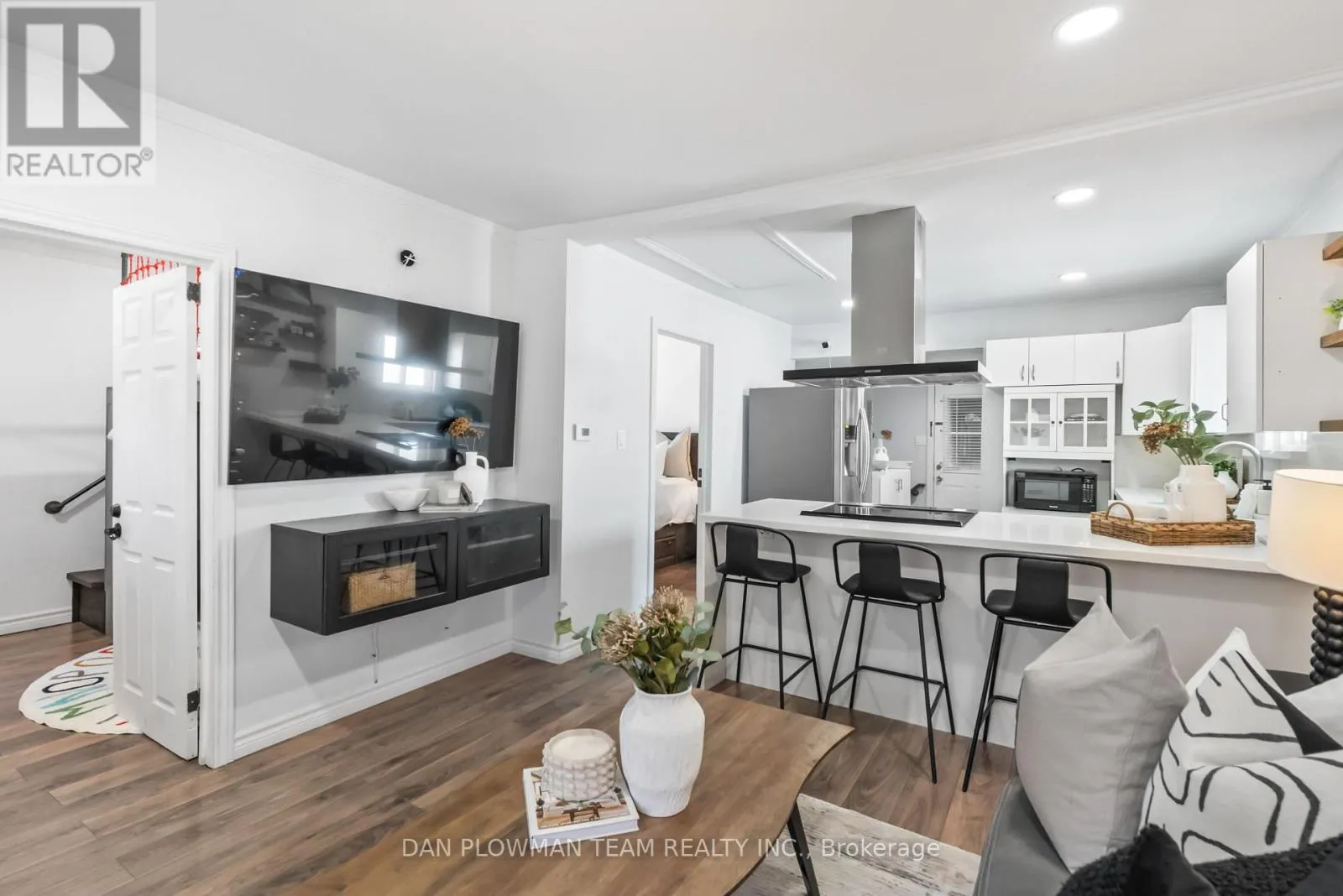 182 BLOOR STREET W
