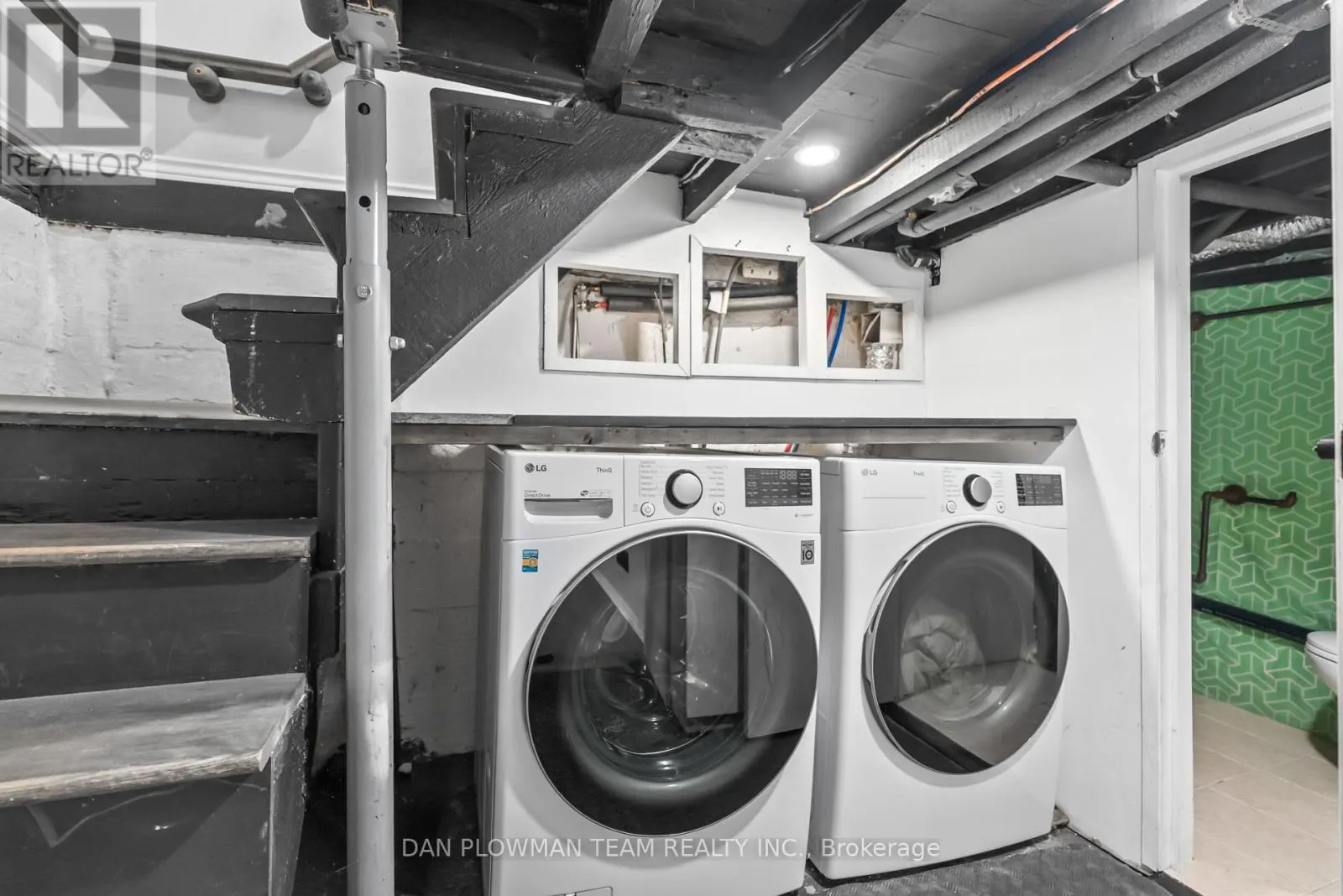 182 BLOOR STREET W