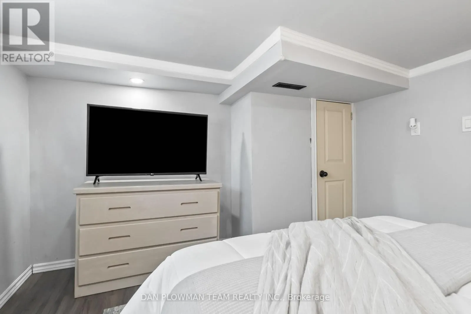 182 BLOOR STREET W
