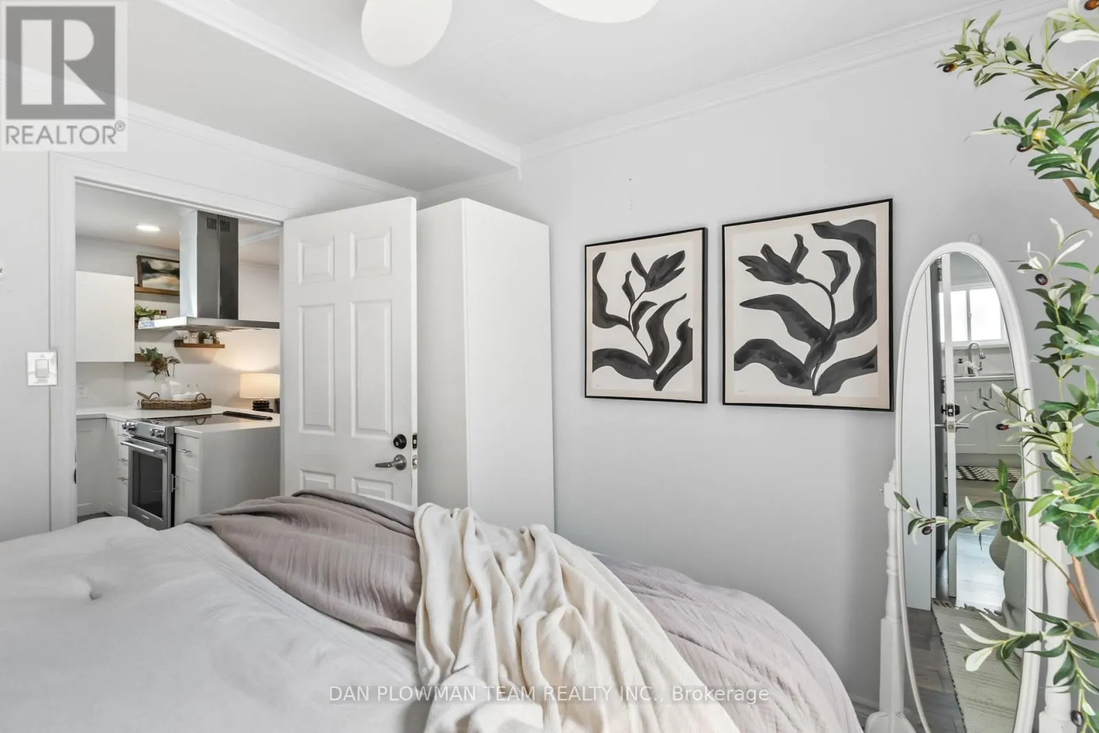 182 BLOOR STREET W