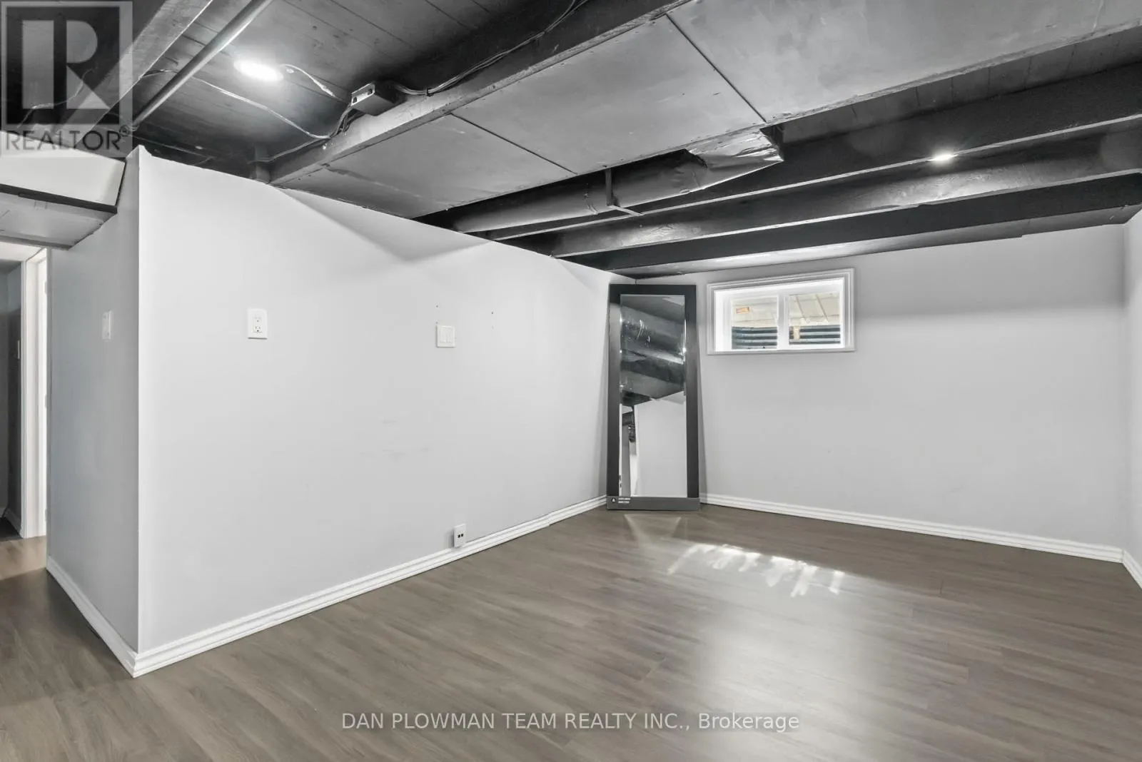 182 BLOOR STREET W