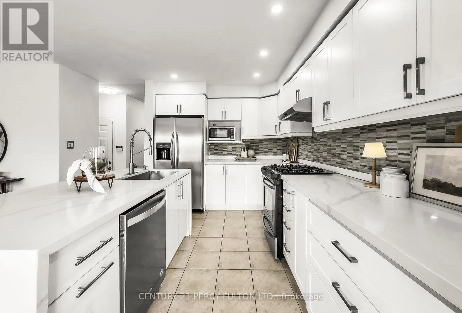 918 TAGGART CRESCENT