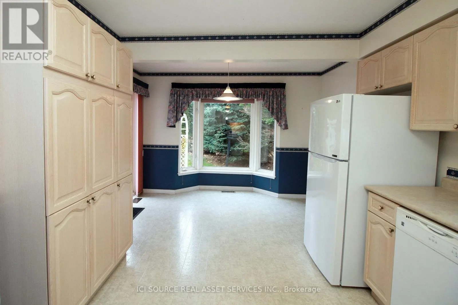 4 ALGONQUIN TRAIL