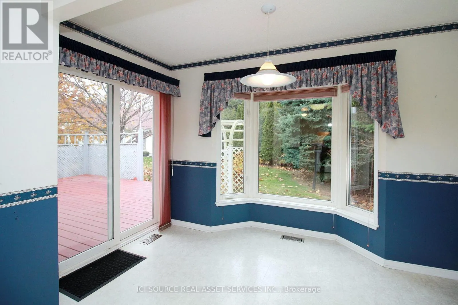 4 ALGONQUIN TRAIL