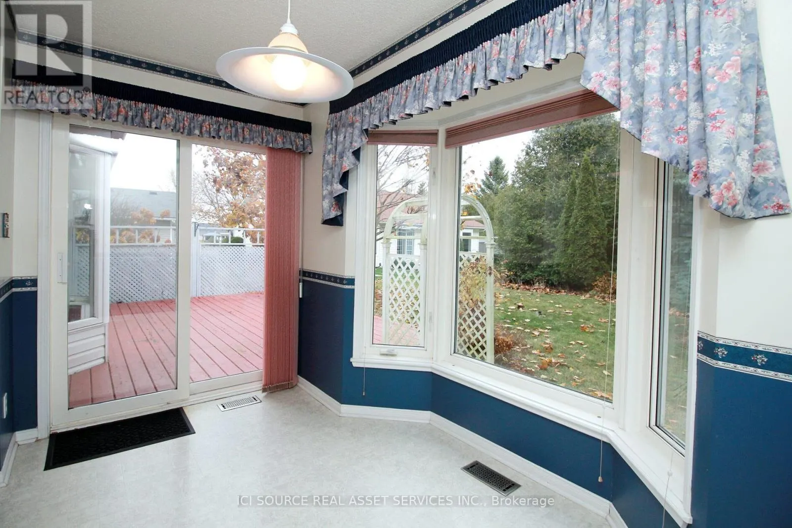 4 ALGONQUIN TRAIL