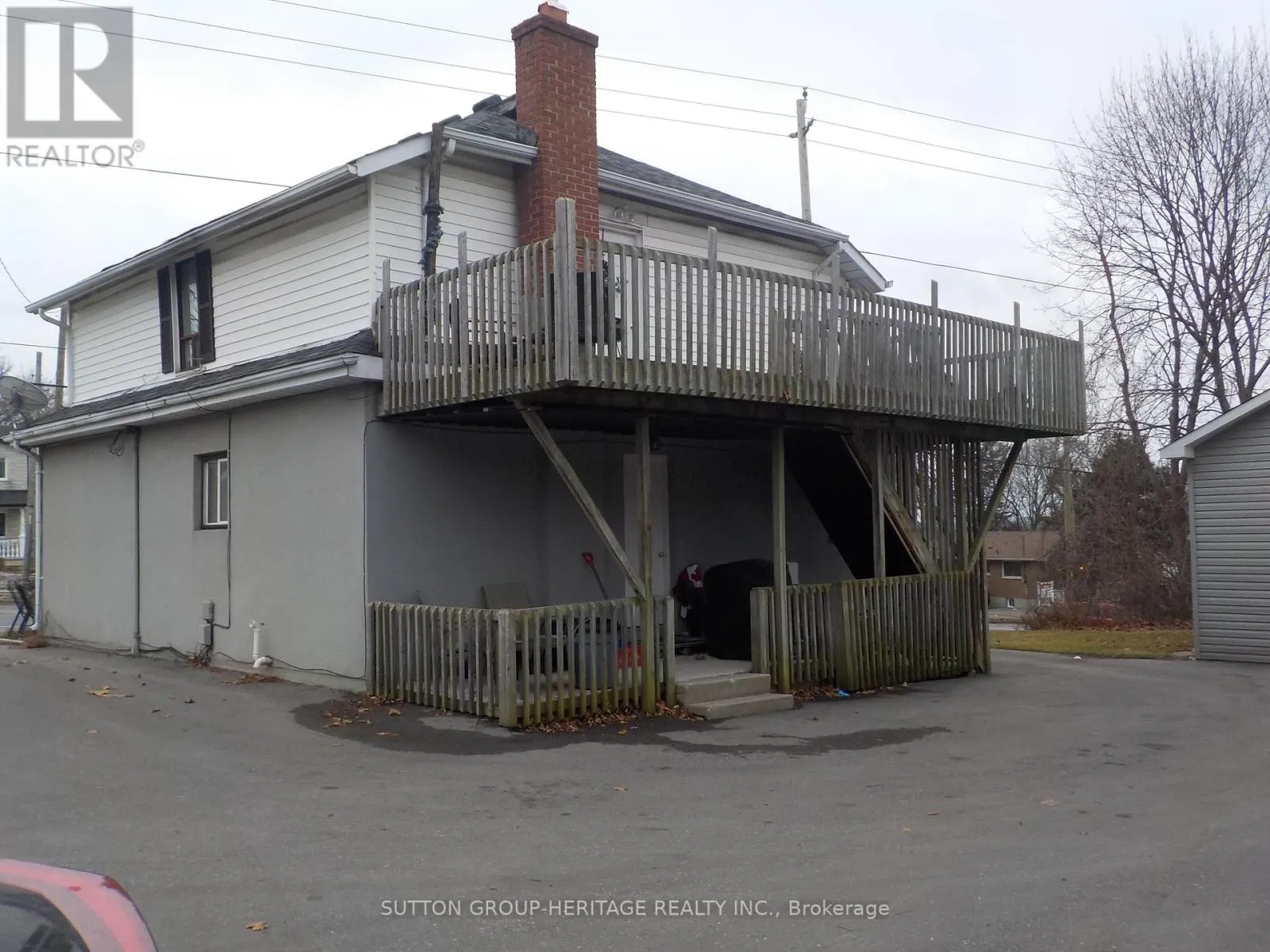 1076 KING STREET E