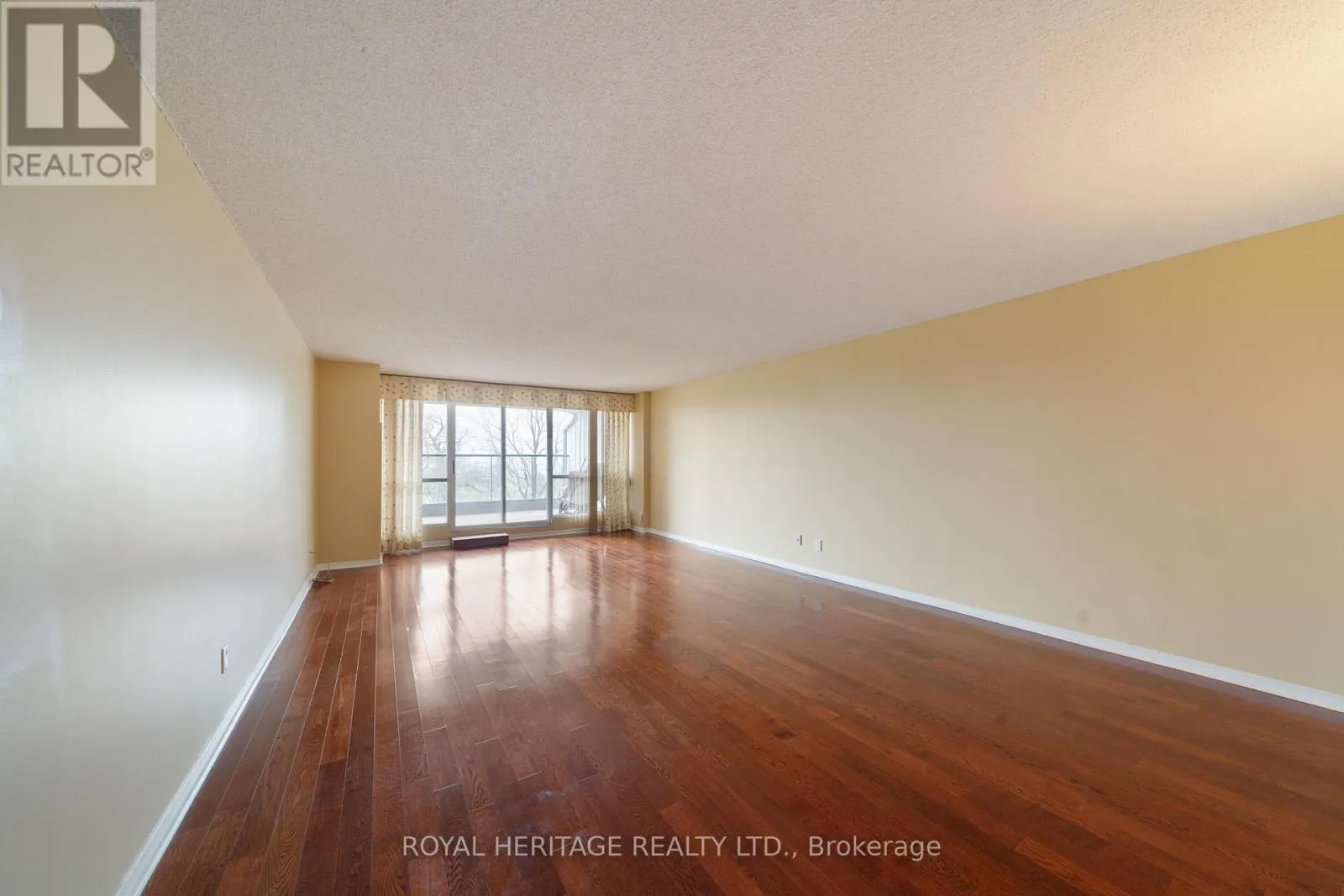 306 - 45 CUMBERLAND LANE