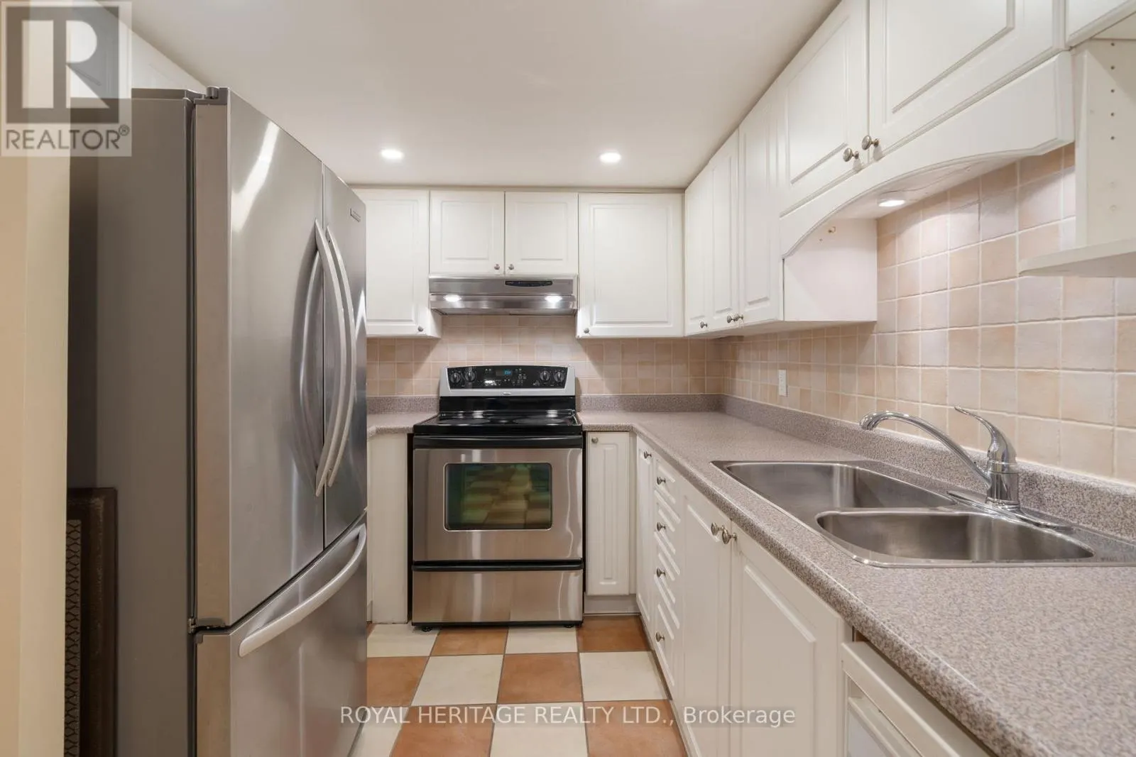 306 - 45 CUMBERLAND LANE