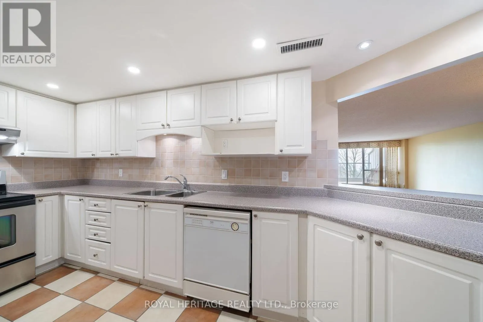 306 - 45 CUMBERLAND LANE