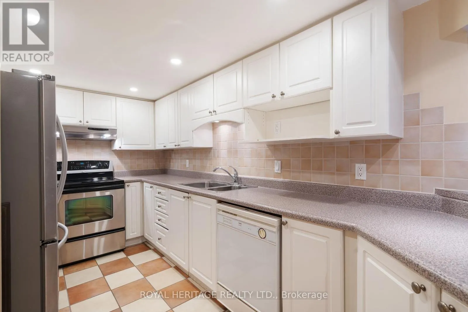 306 - 45 CUMBERLAND LANE