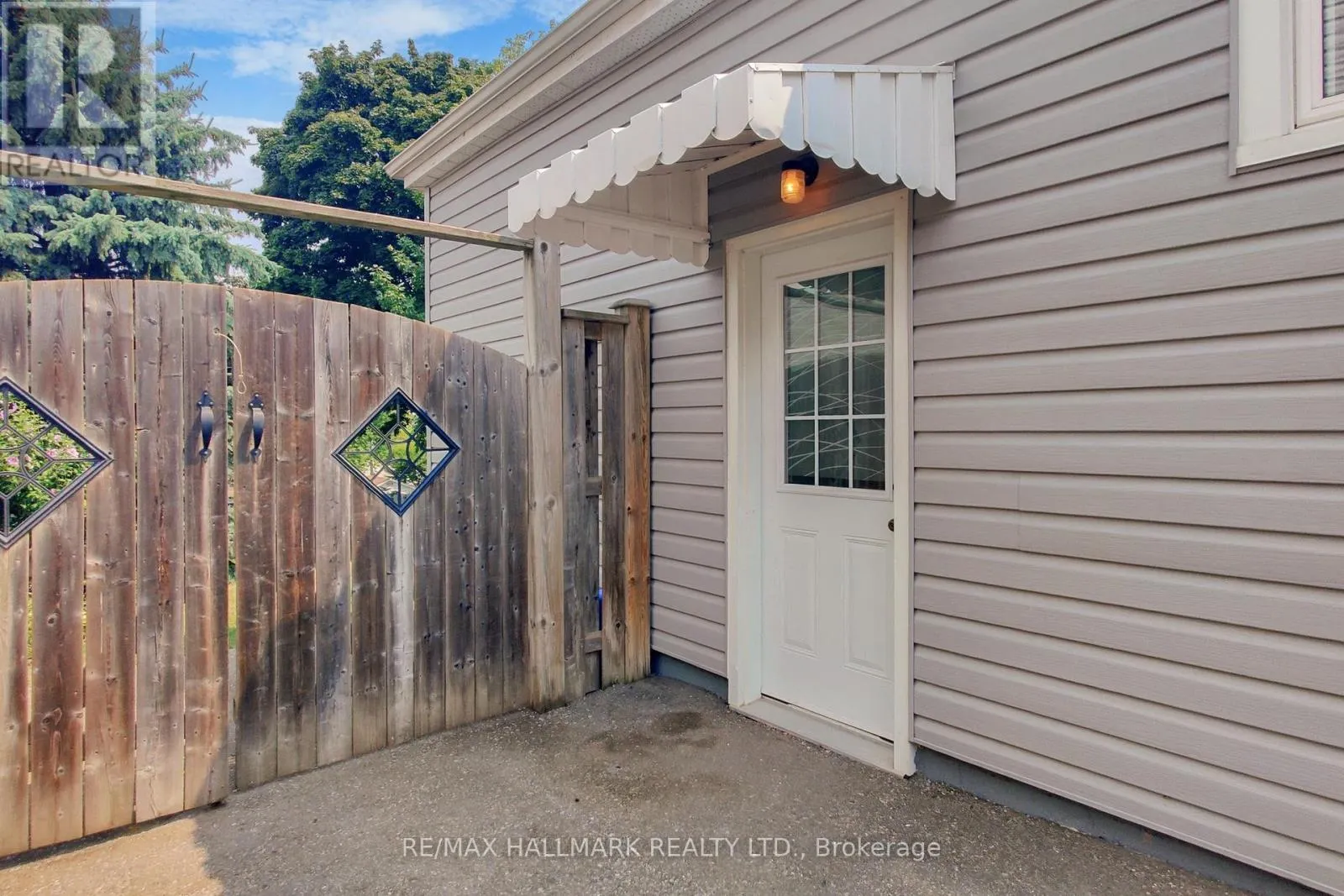 611 ATHOL STREET