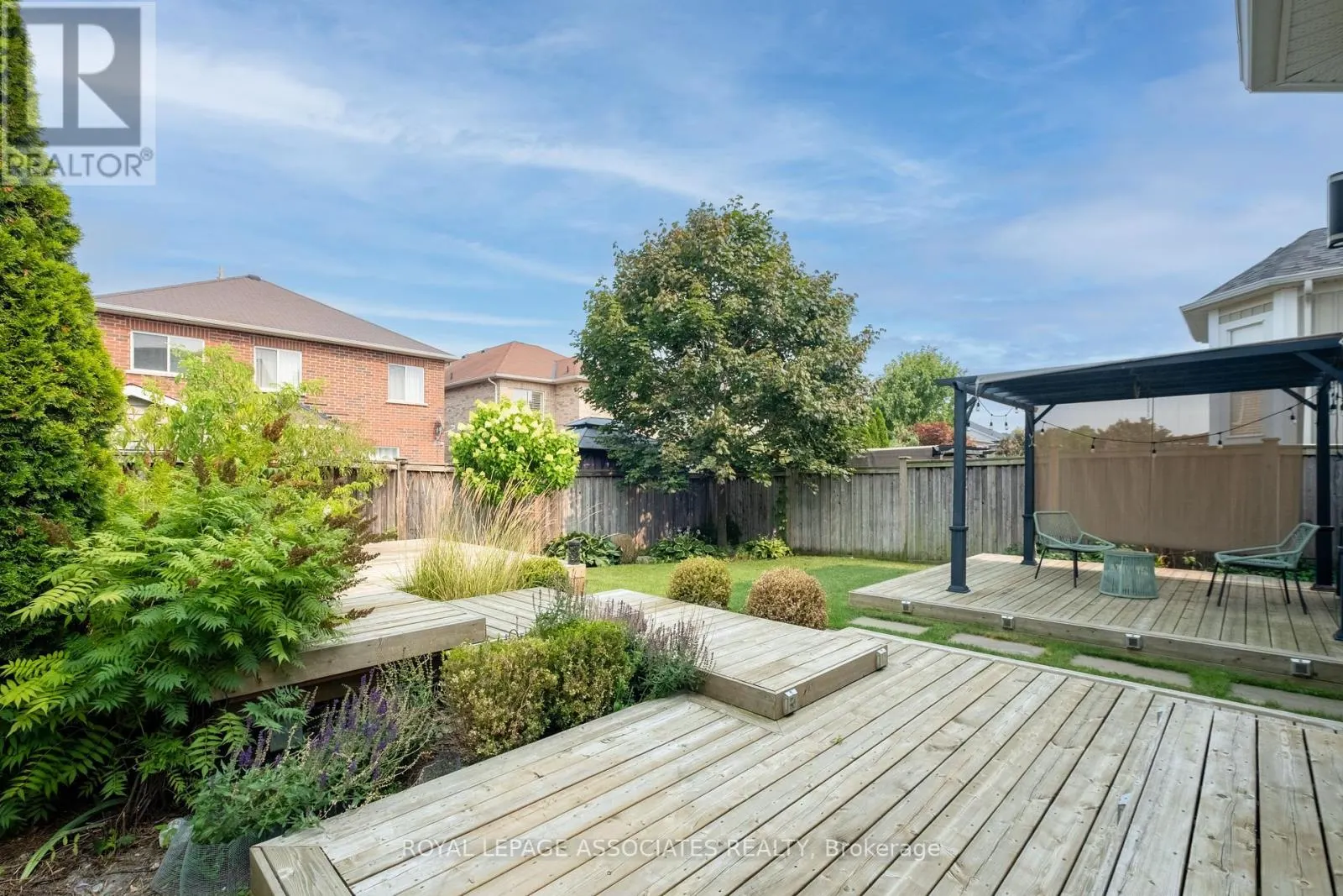 5 ROCKLAND CRESCENT