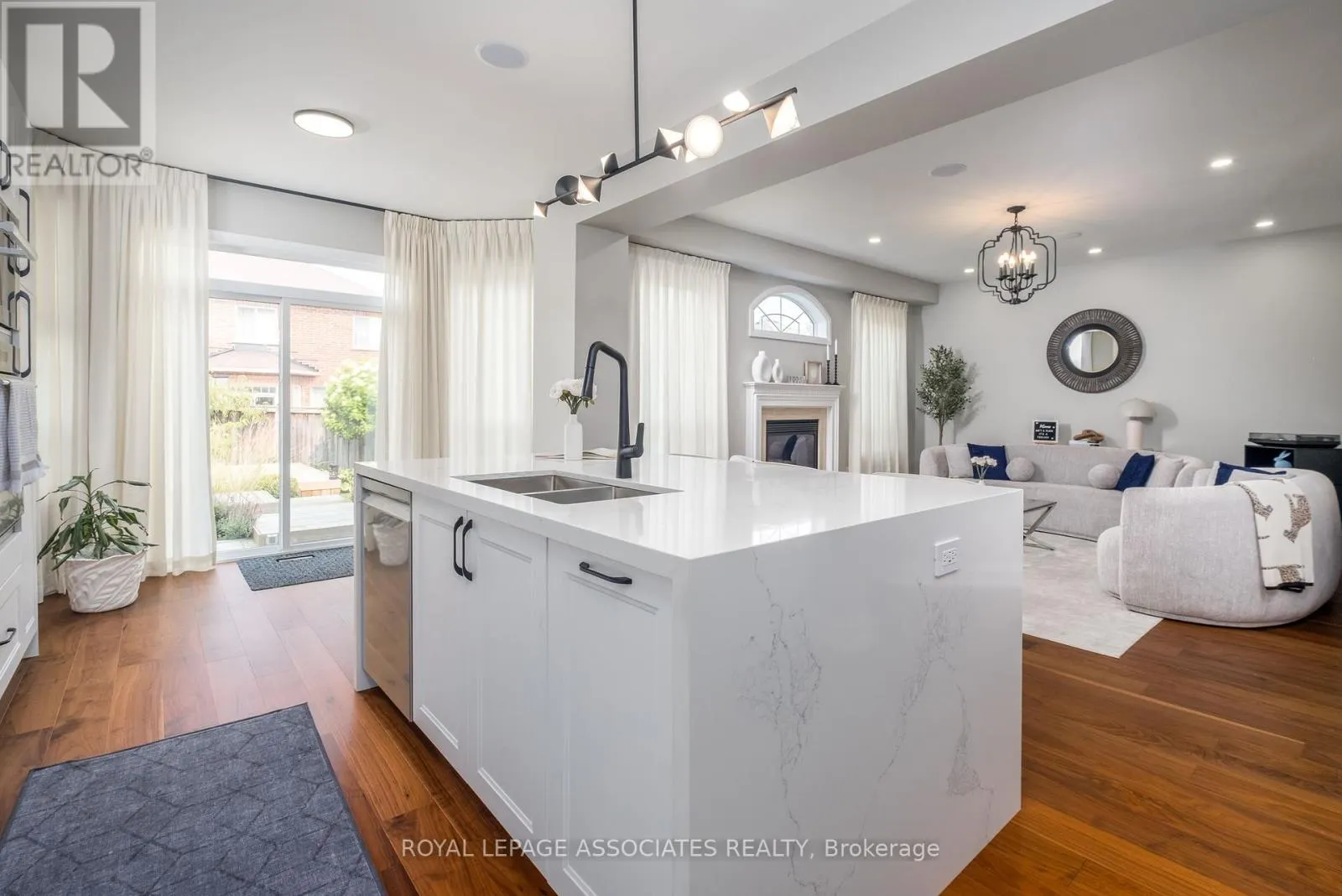 5 ROCKLAND CRESCENT